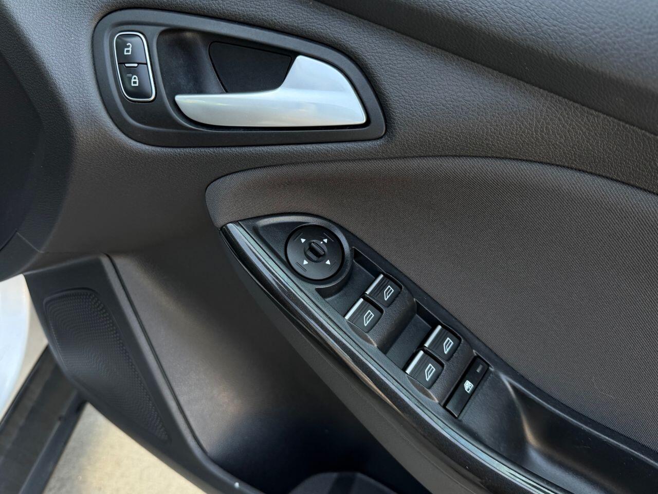 Ford Focus view 30