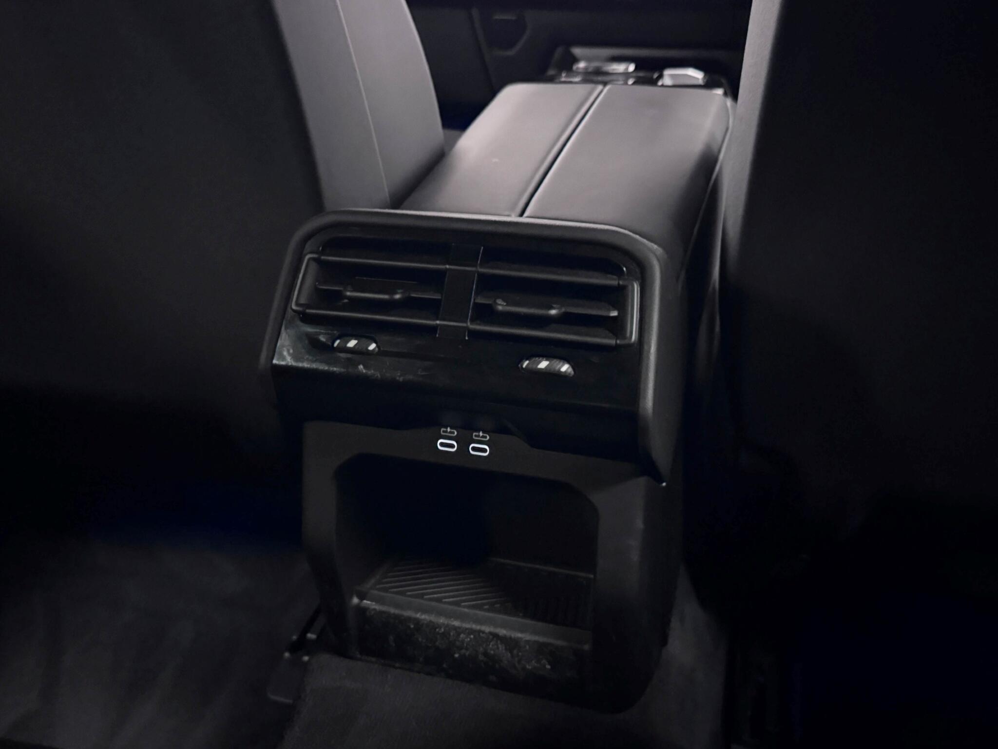 BMW 5 Series view 26