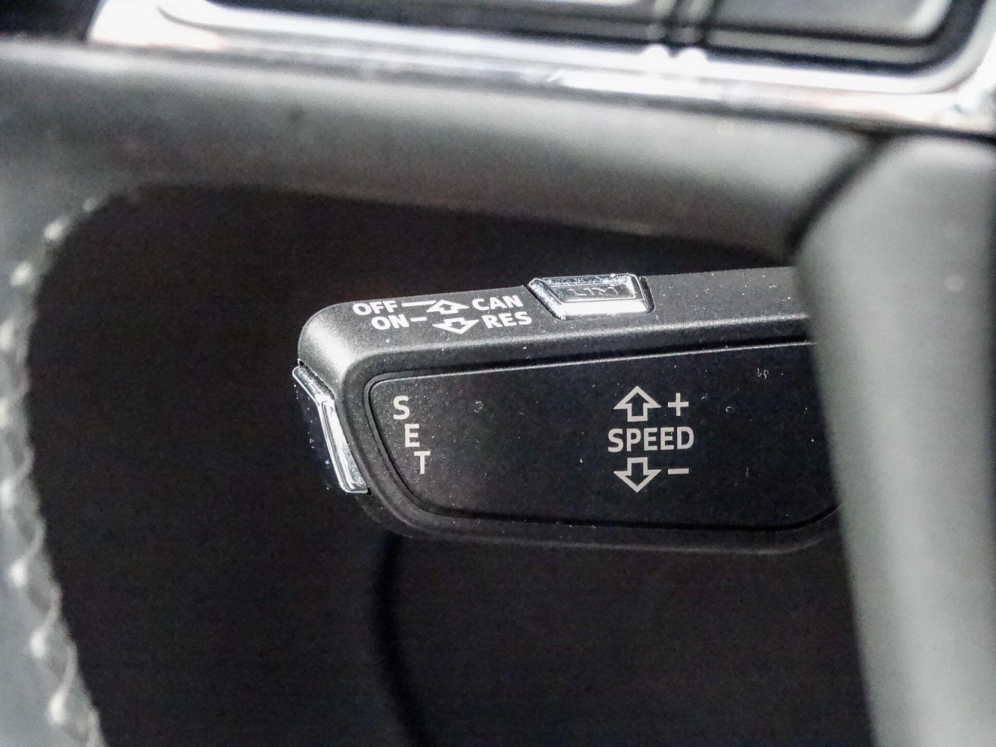 Bentley Bentayga view 45