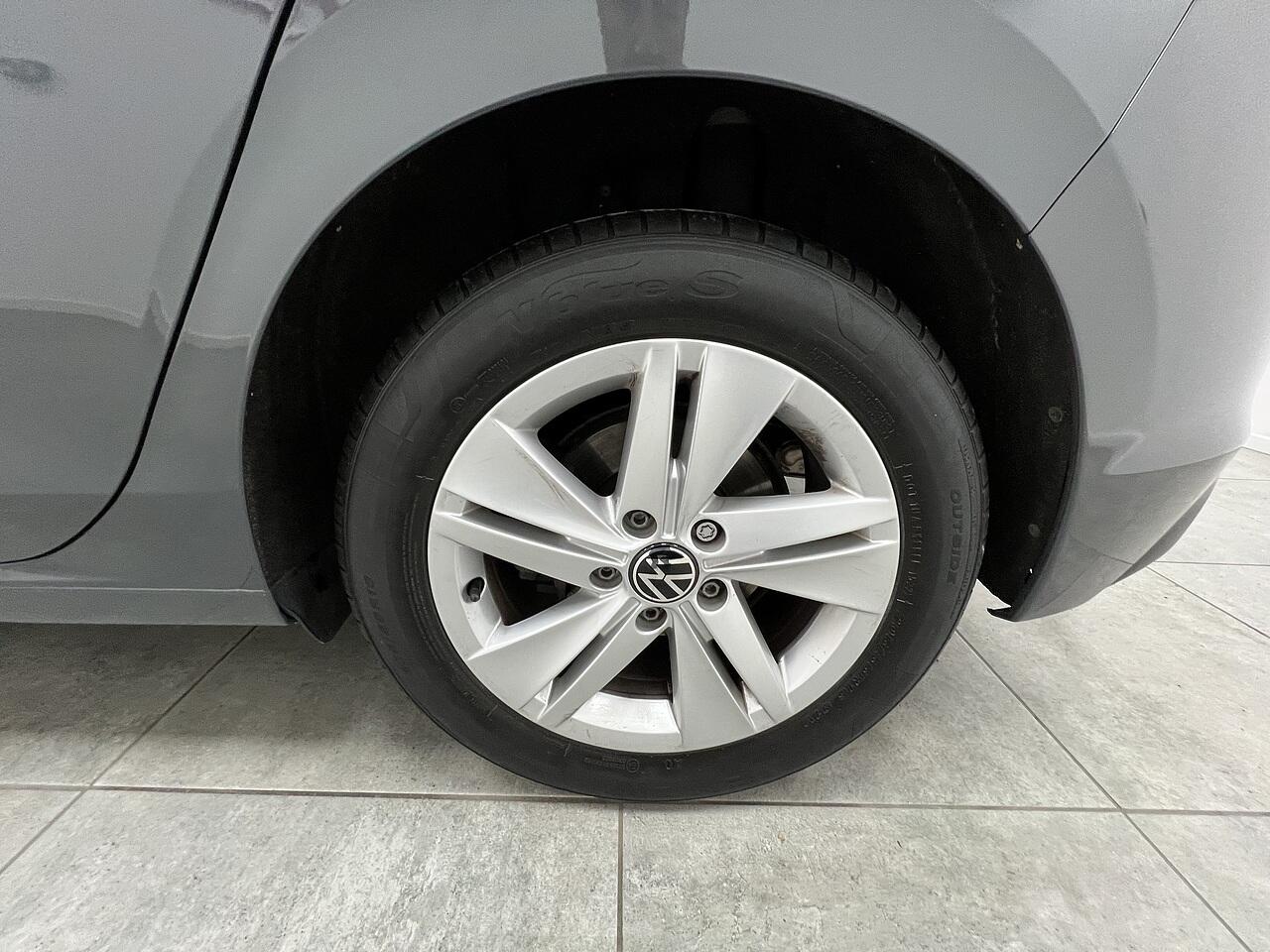 Volkswagen Golf view 21