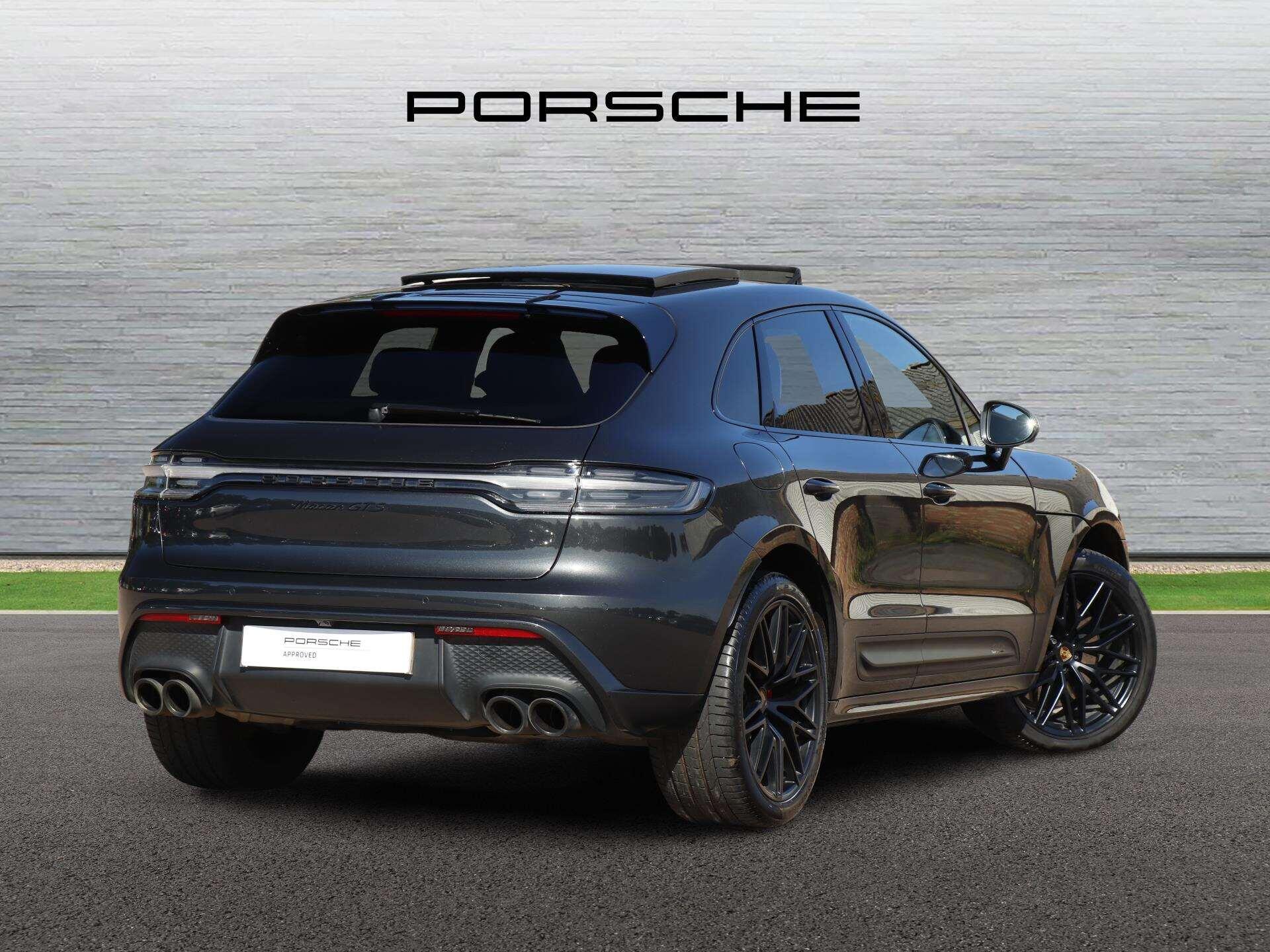 Porsche Macan view 3