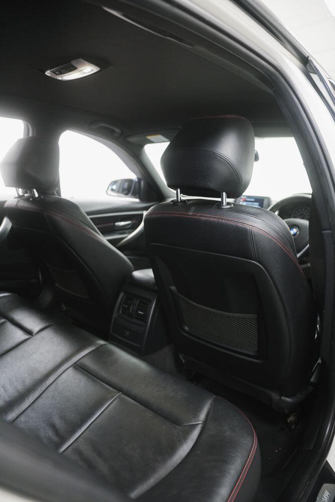 BMW 3 Series view 16