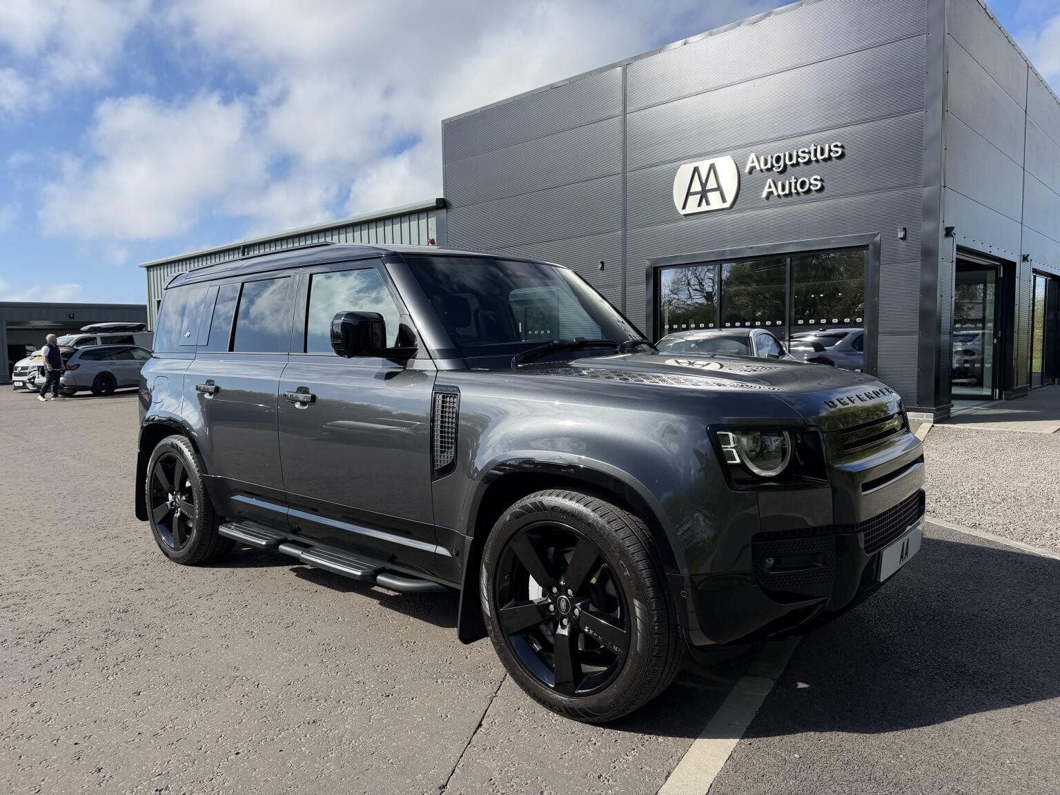 Land Rover Defender 110 view 13