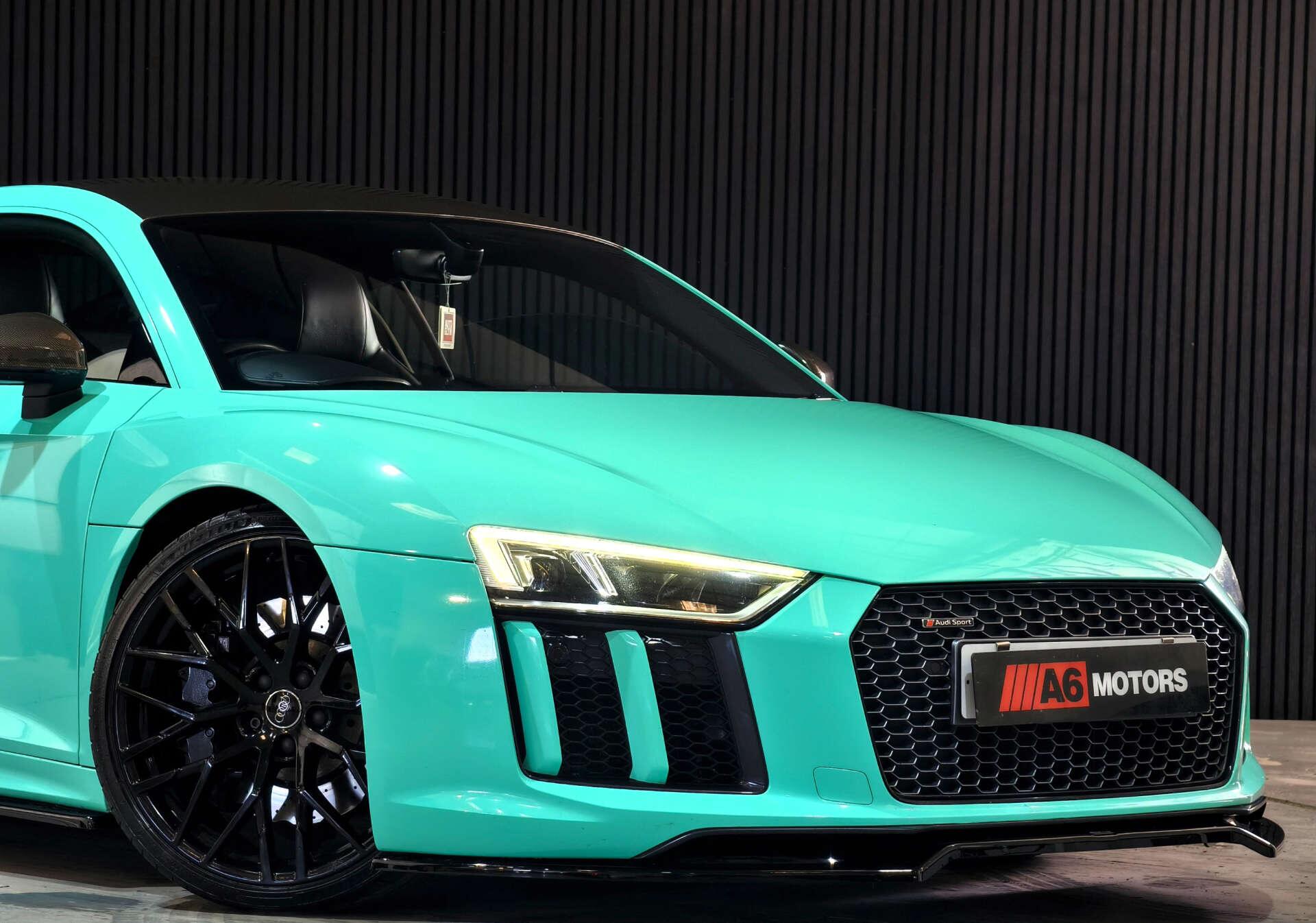 Audi R8 view 11