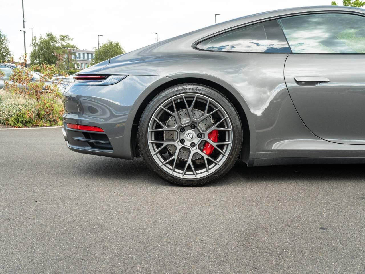 Porsche 911 view 13