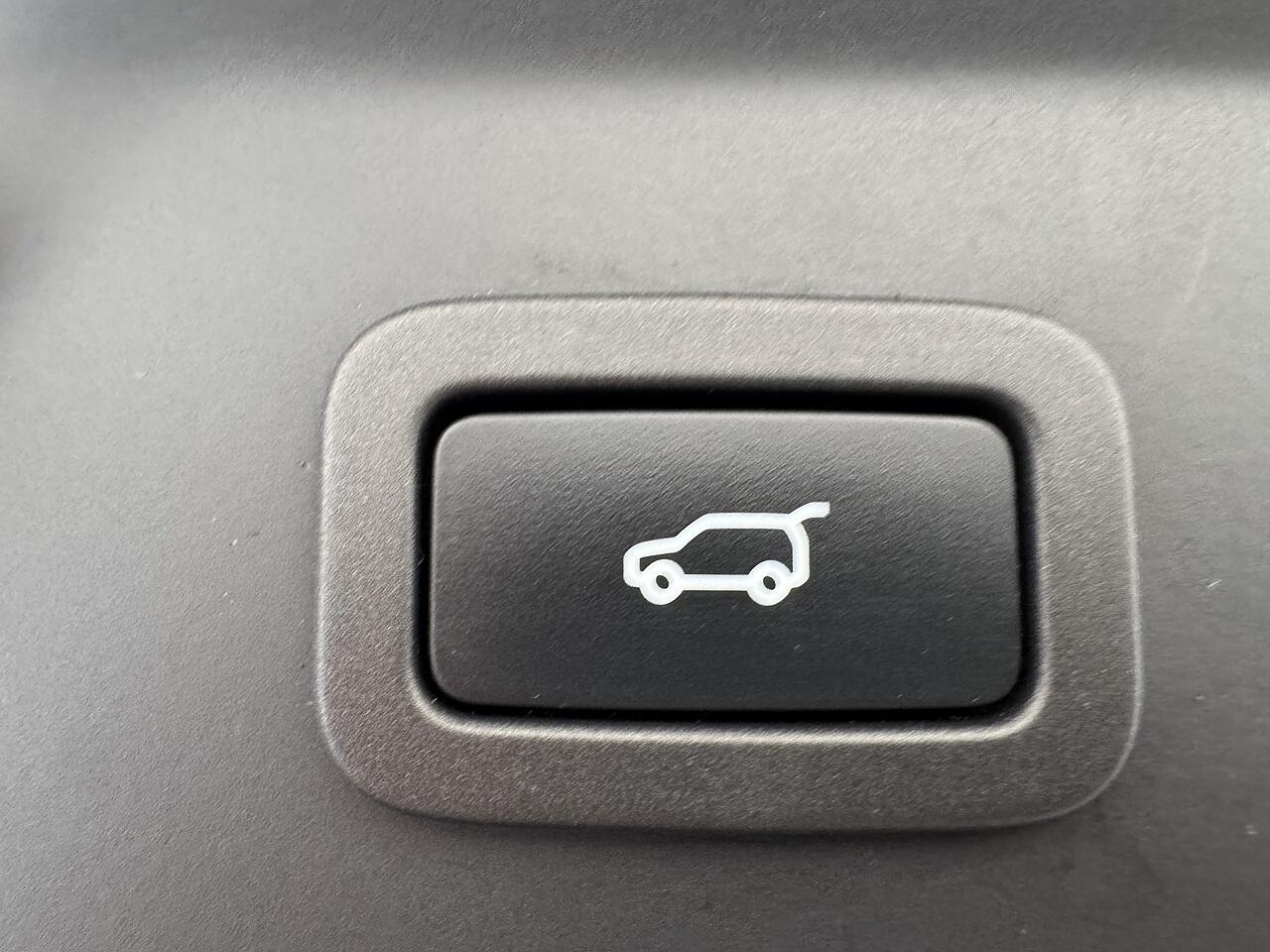 Land Rover Range Rover Velar view 30