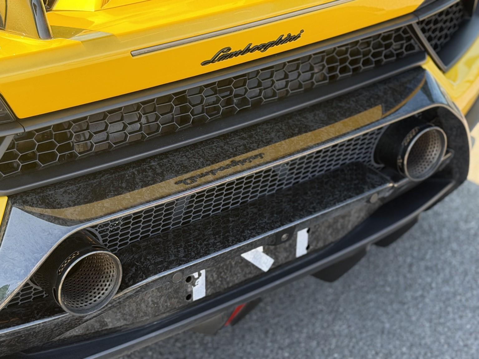 Lamborghini Huracan view 36