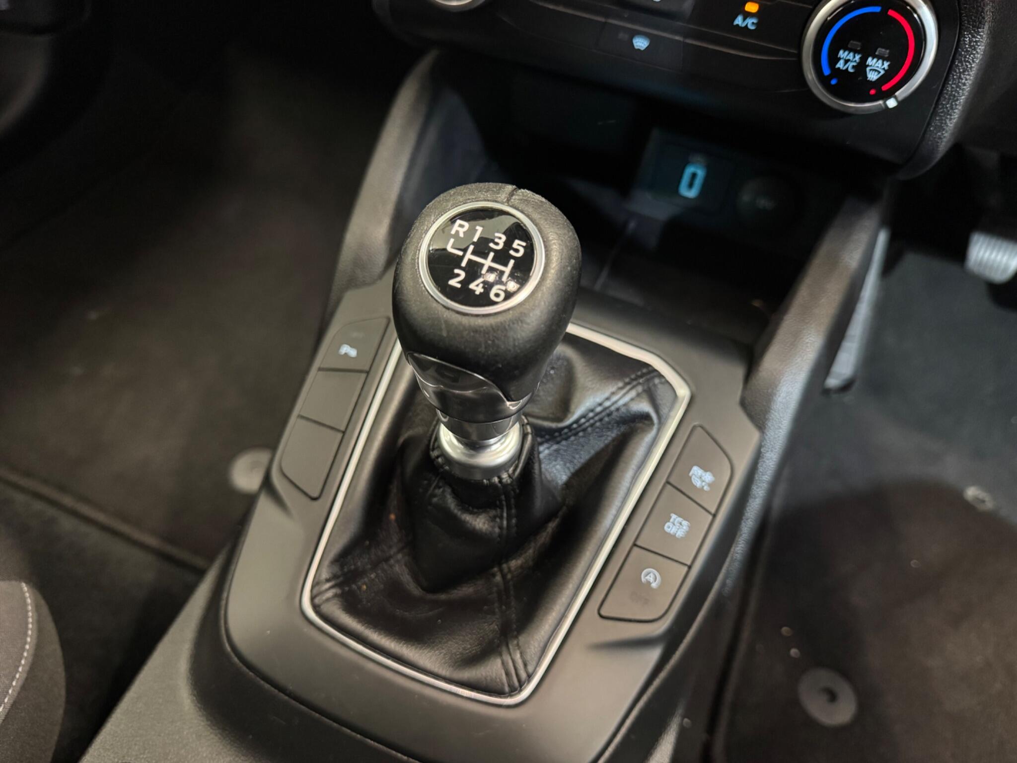 Ford Focus view 28