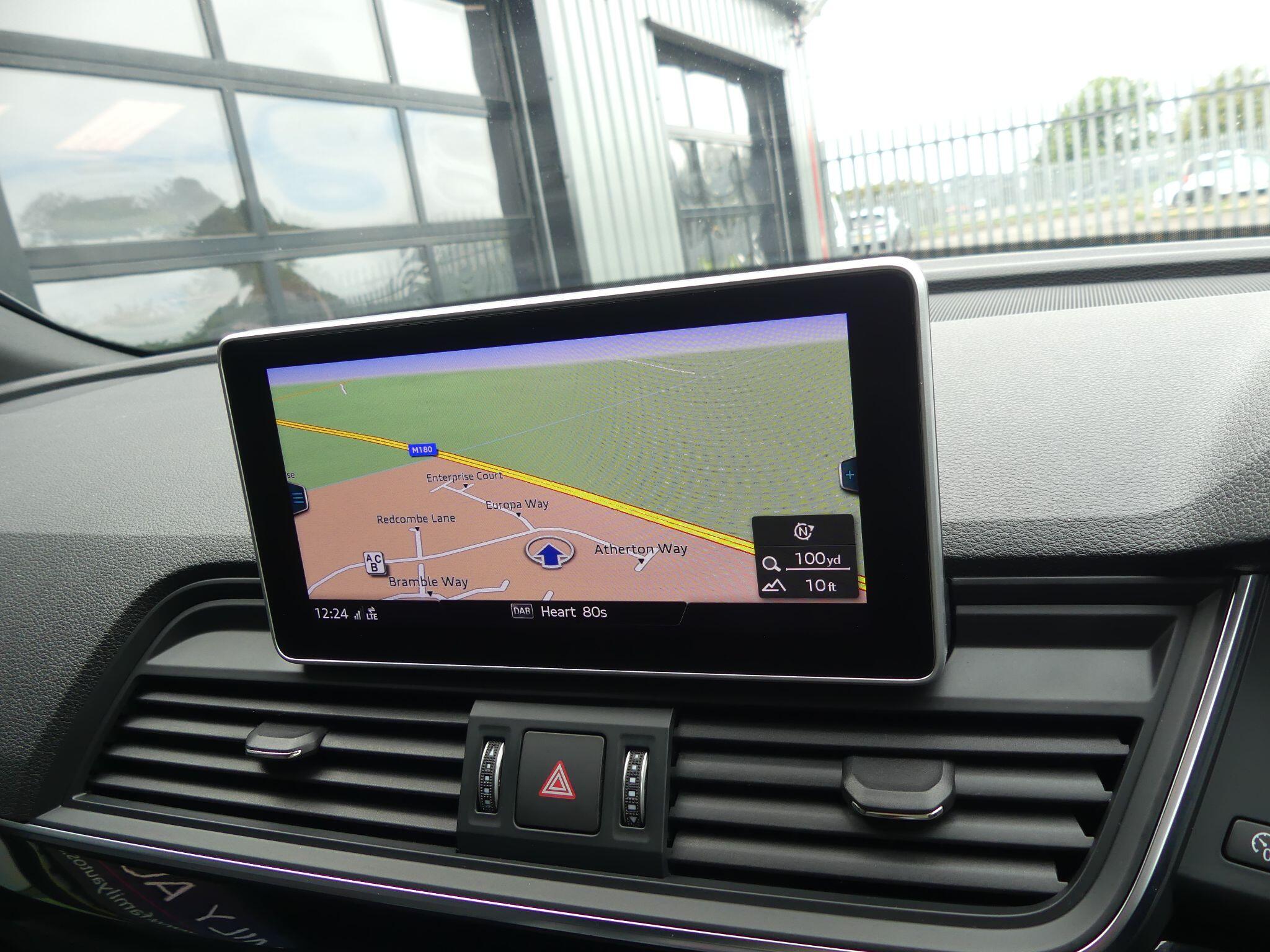 Audi Q5 view 17