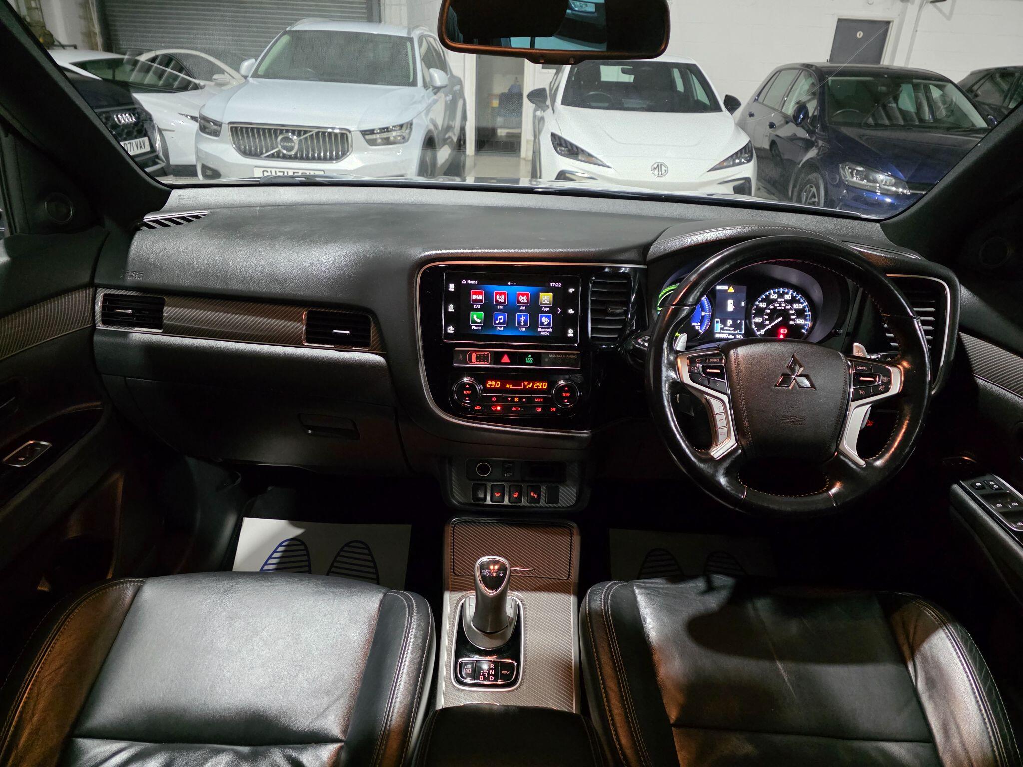 Mitsubishi Outlander view 5