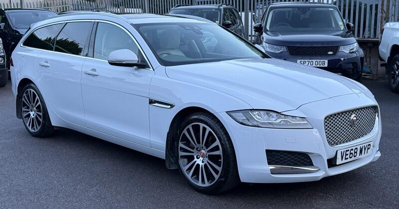Jaguar XF view 9