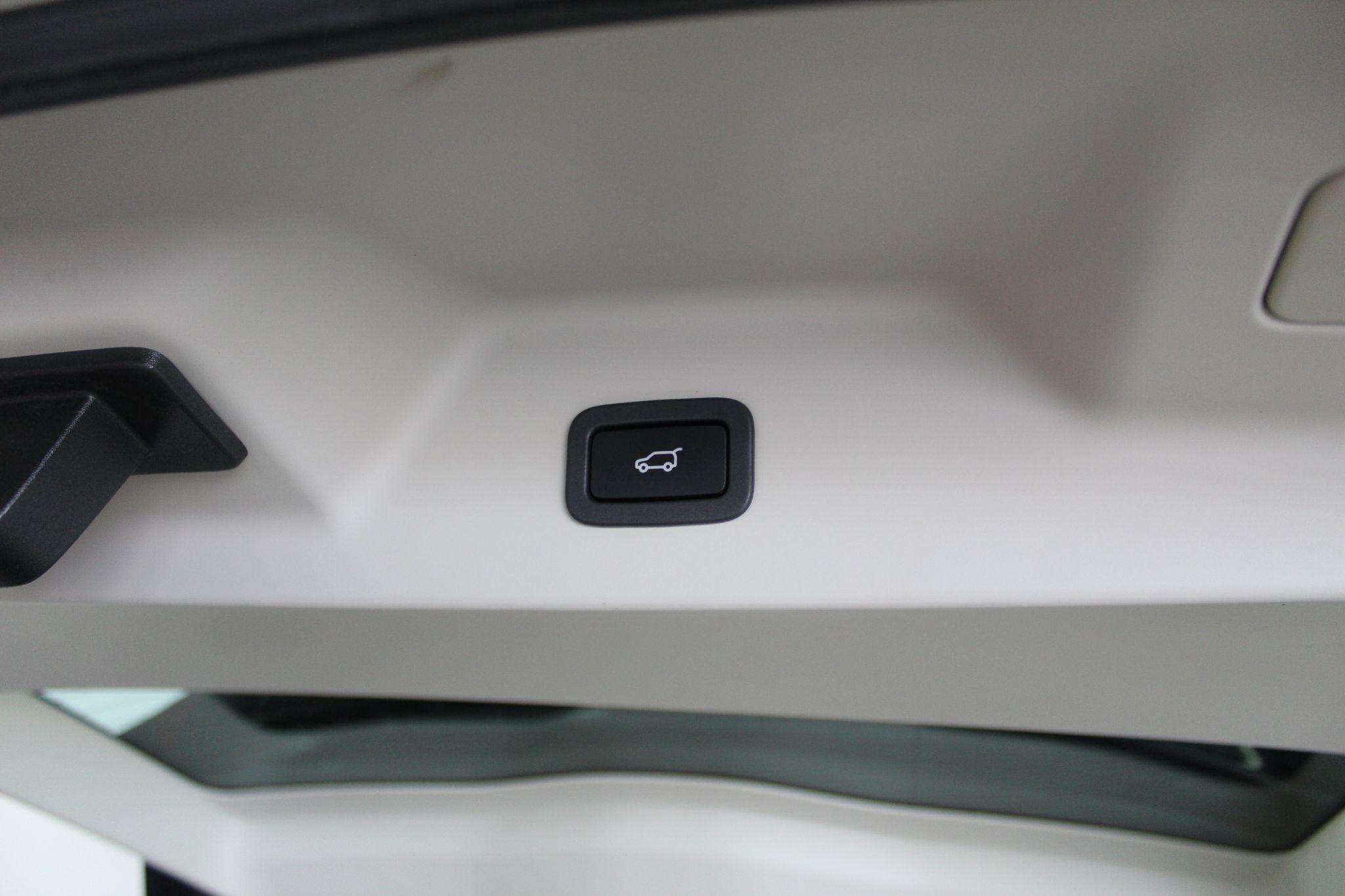 Land Rover Range Rover view 63