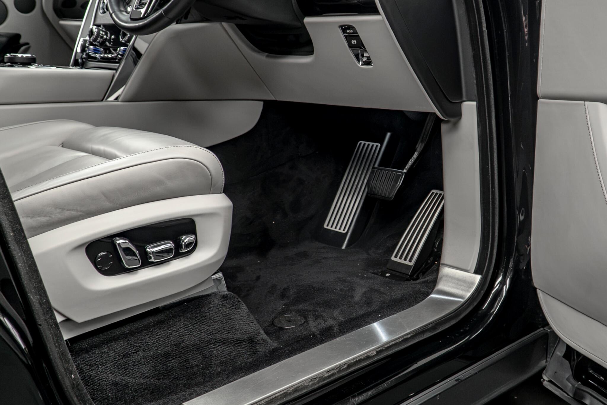 Rolls-Royce Cullinan view 40