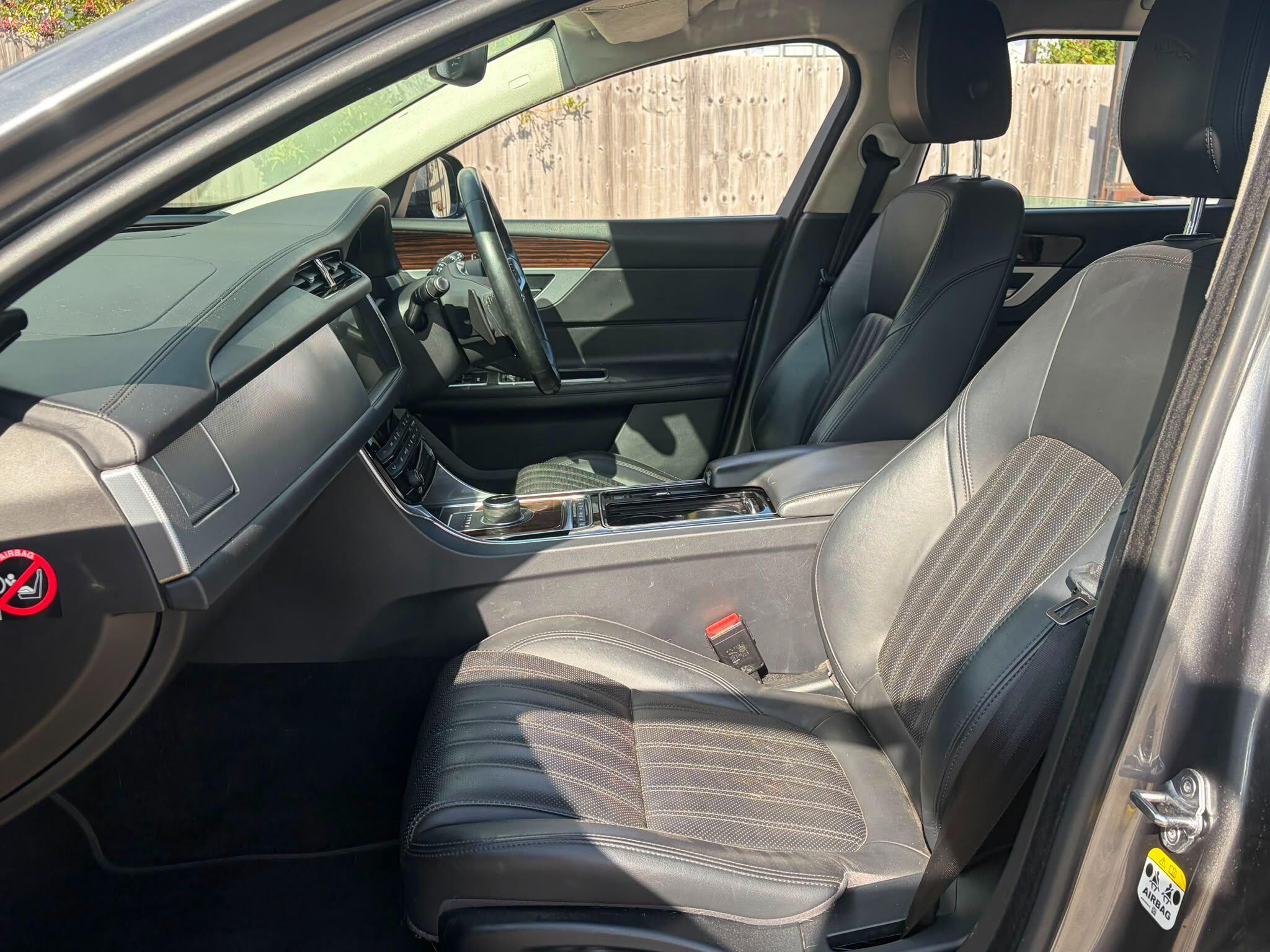 Jaguar XF view 29