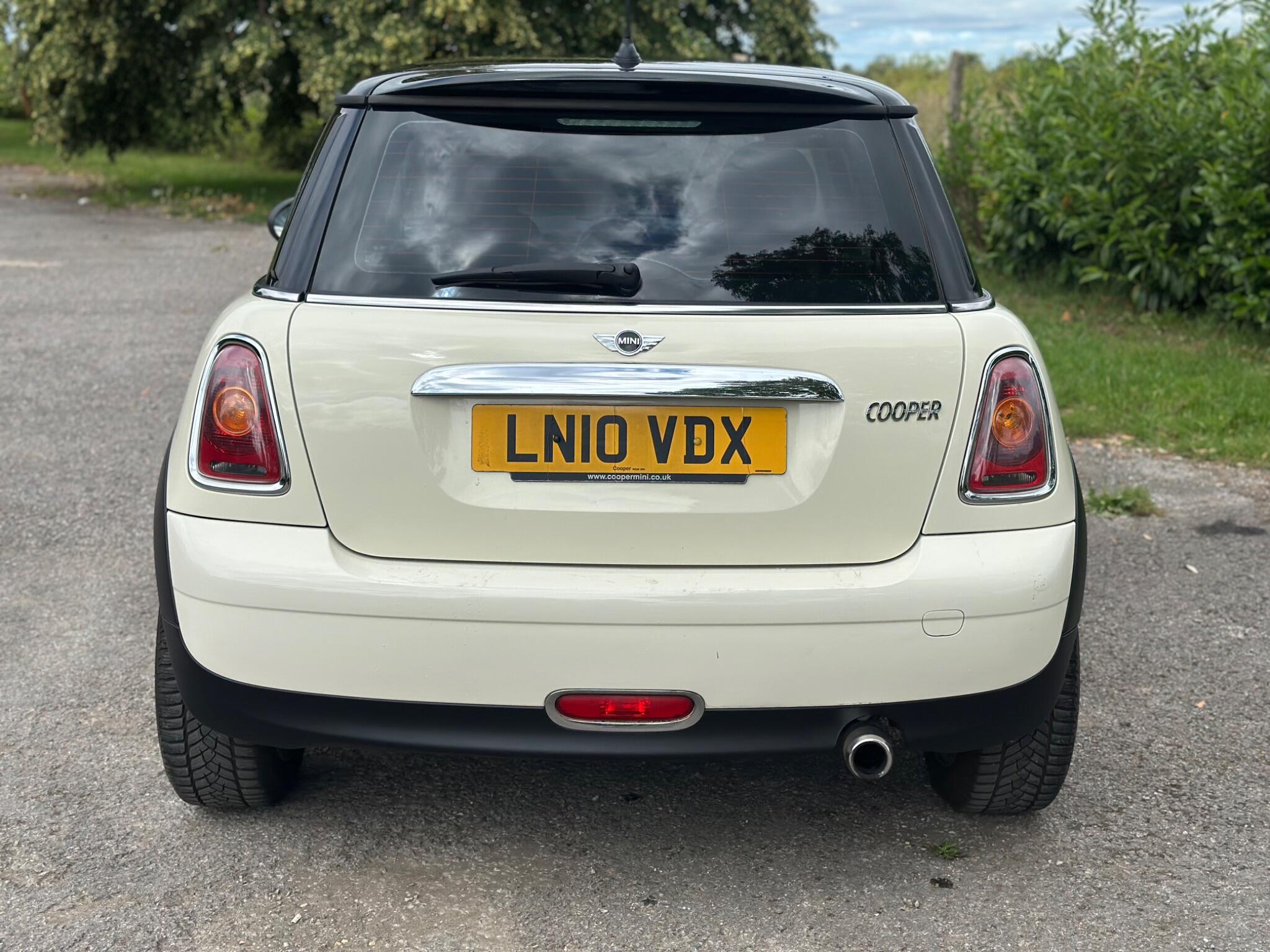 Mini Hatch view 22