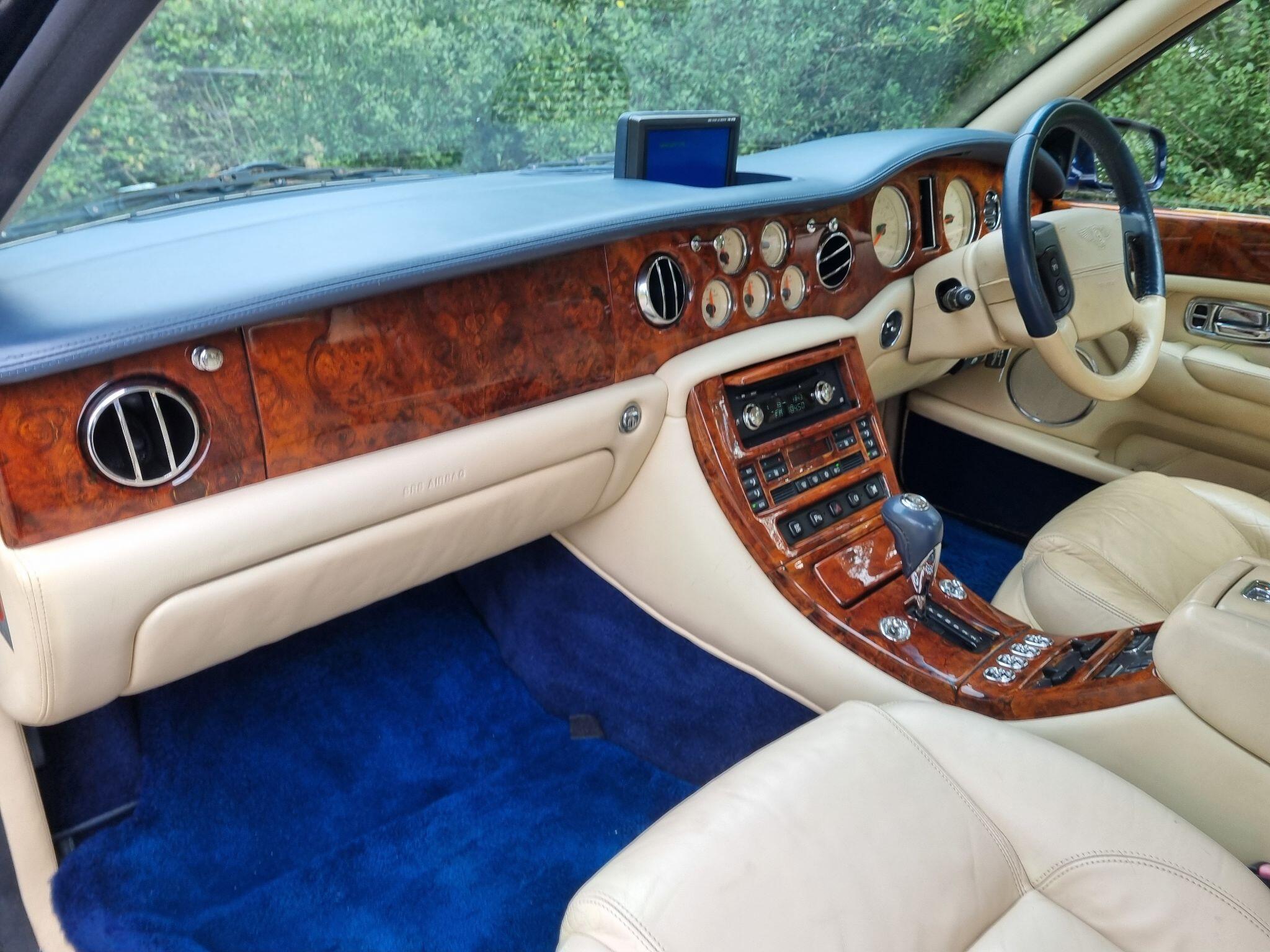 Bentley Arnage view 11