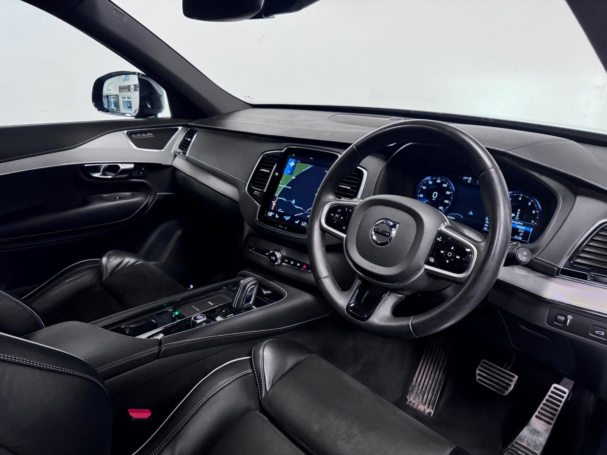 Volvo XC90 view 38