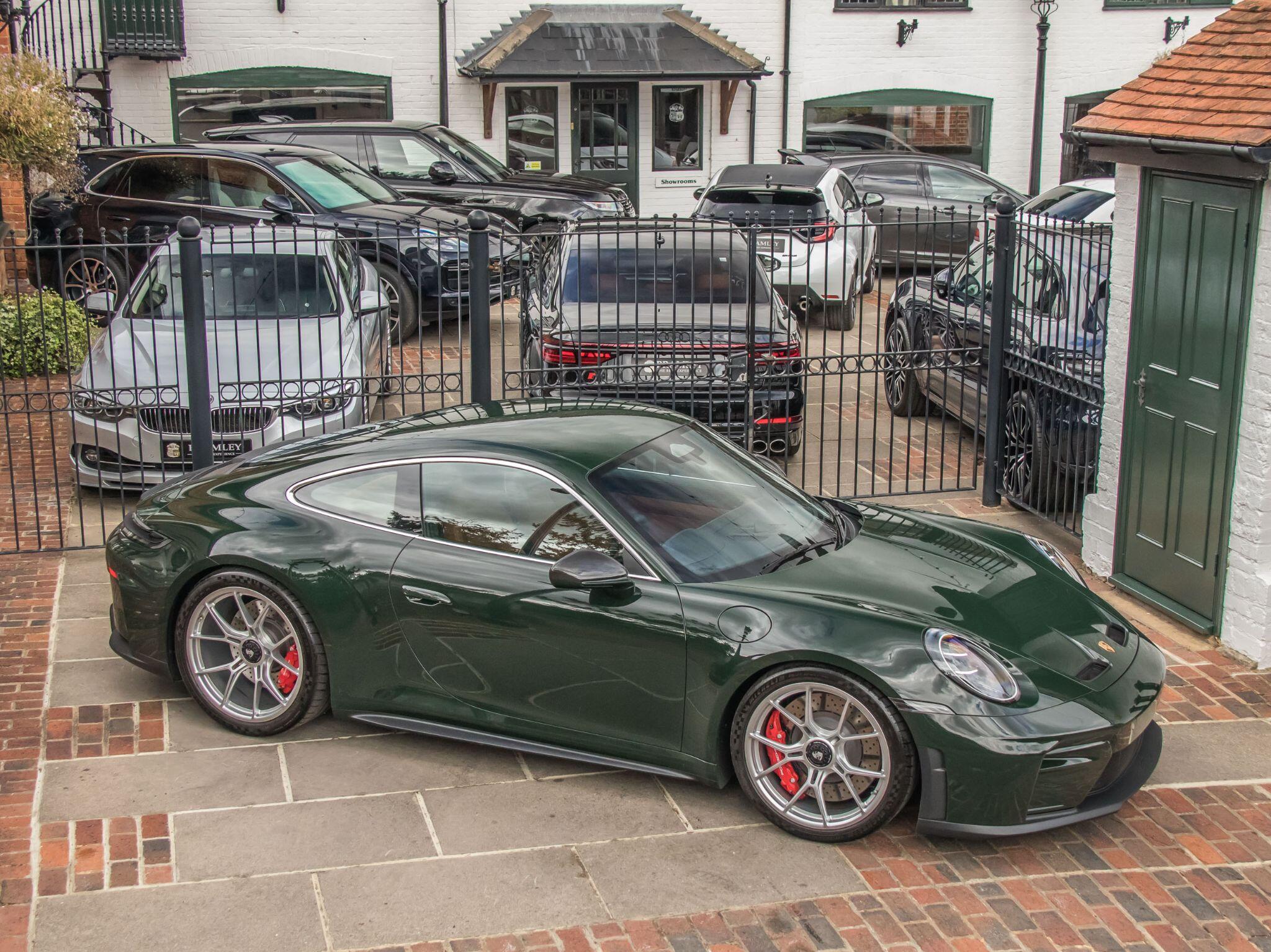 Porsche 911 view 11