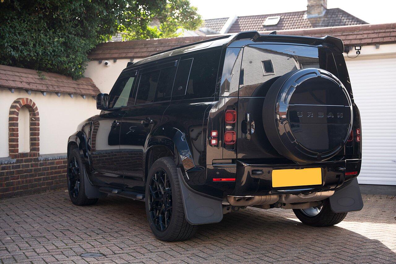 Land Rover Defender view 4