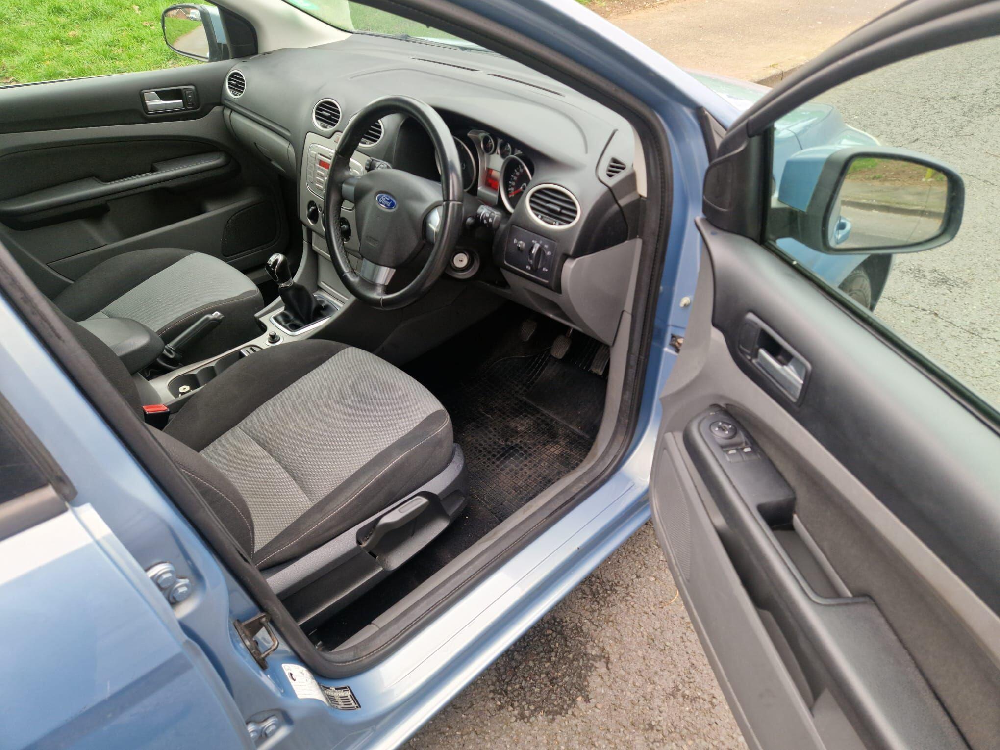 Ford Focus view 17