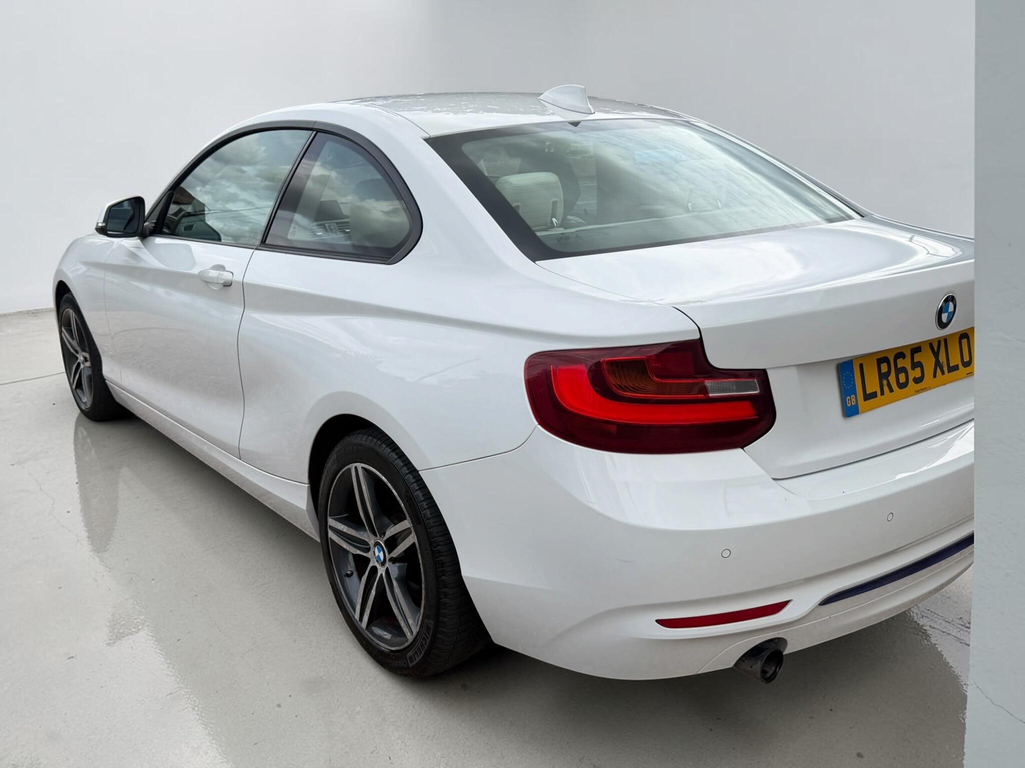 BMW 2 Series view 13