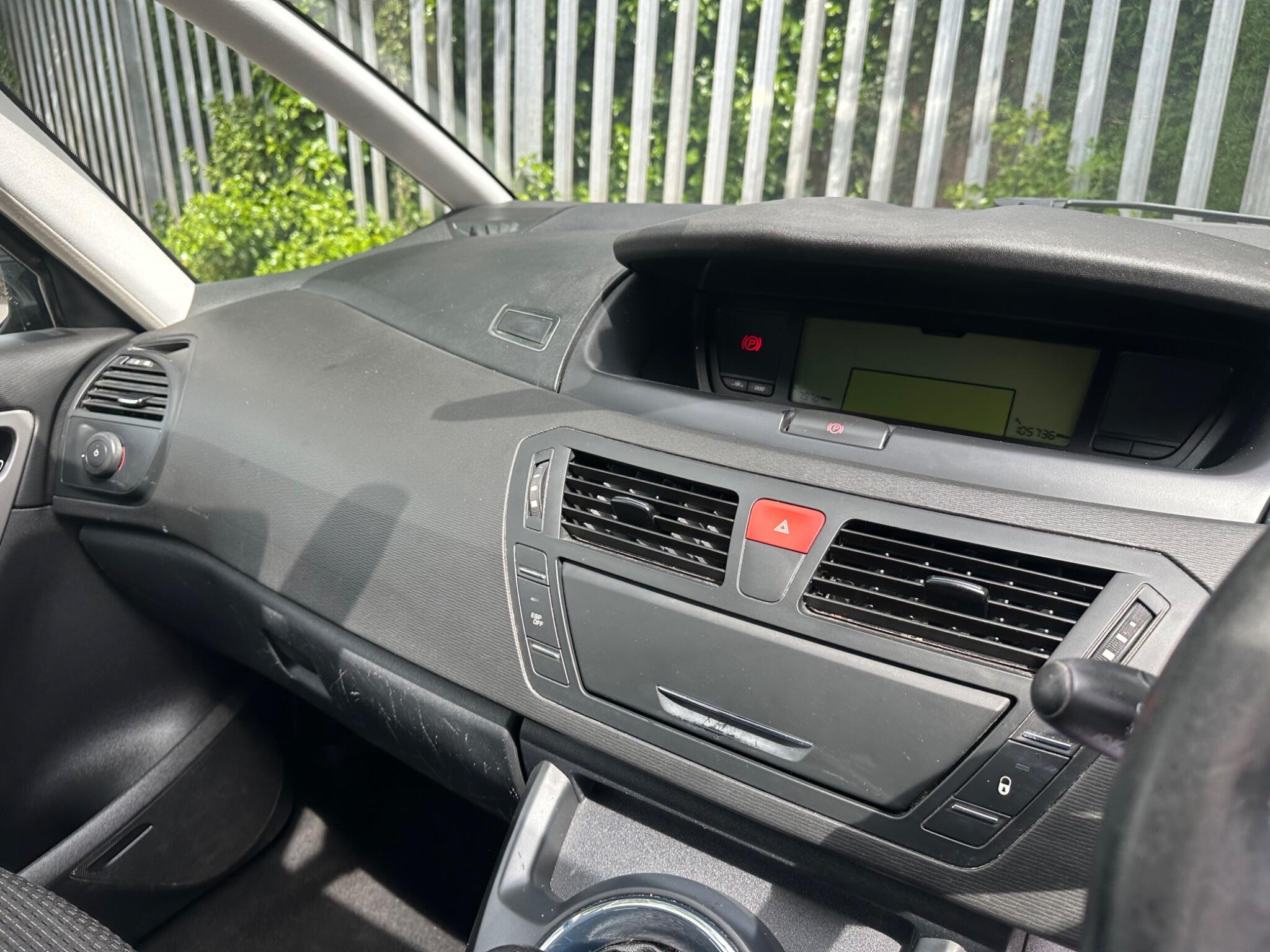 Citroen C4 Picasso view 12
