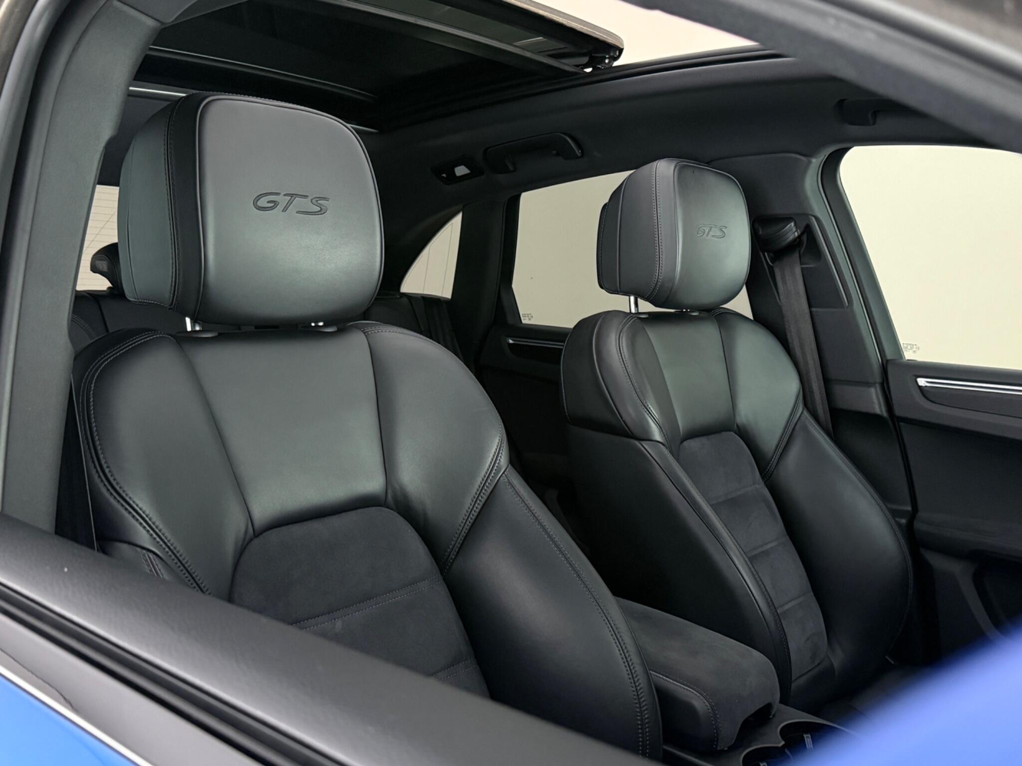 Porsche Macan view 23