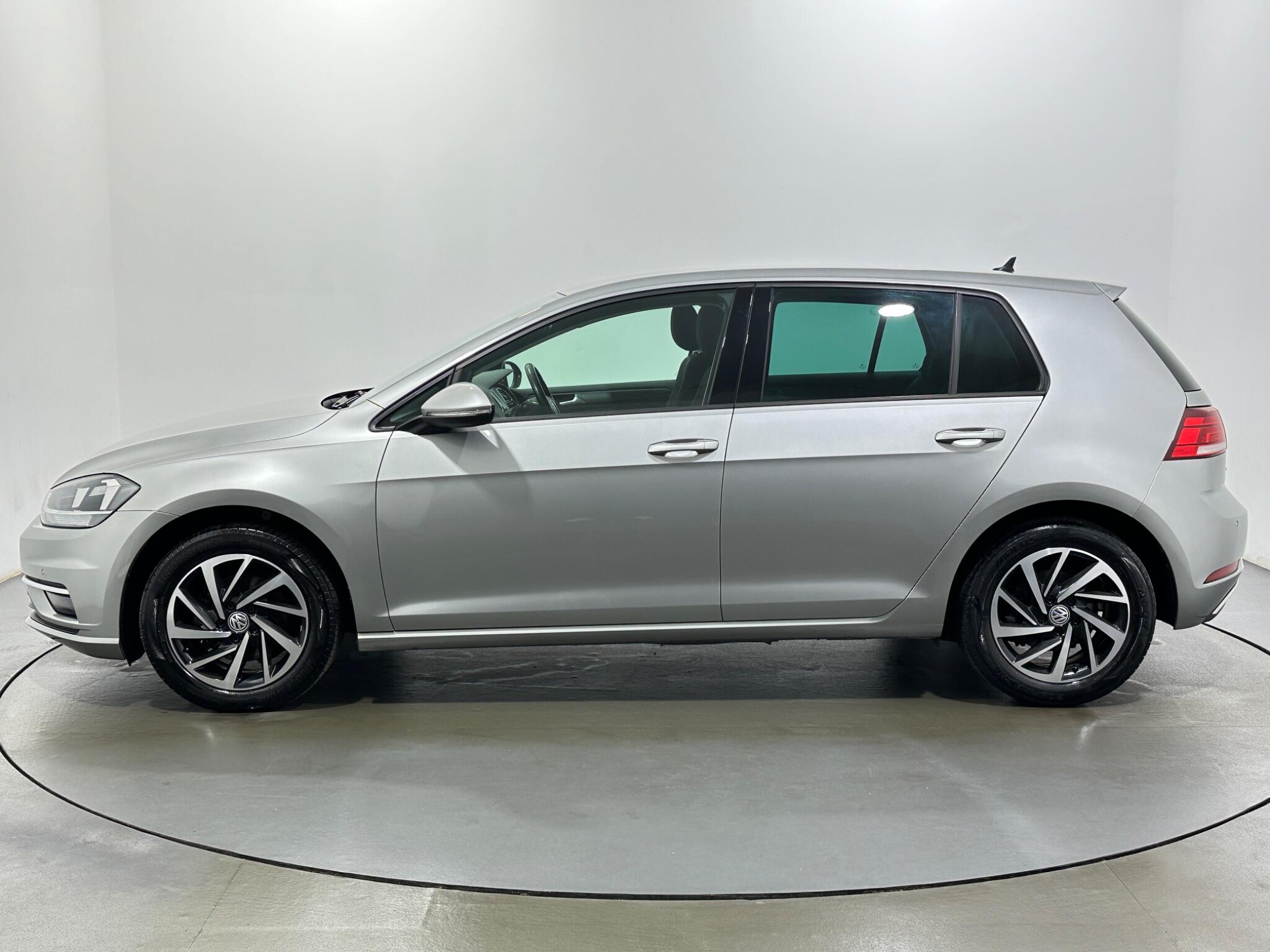 Volkswagen Golf view 5