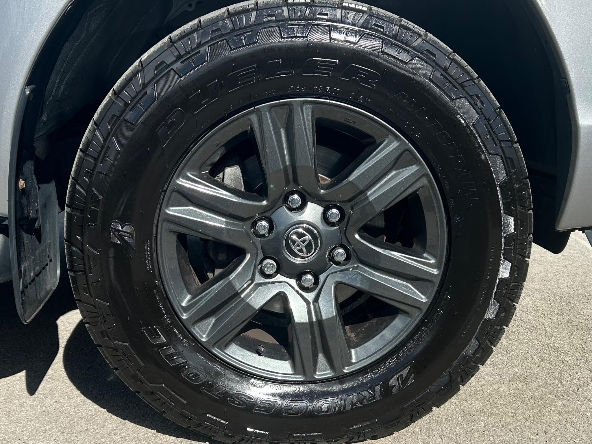 Toyota Hilux view 11