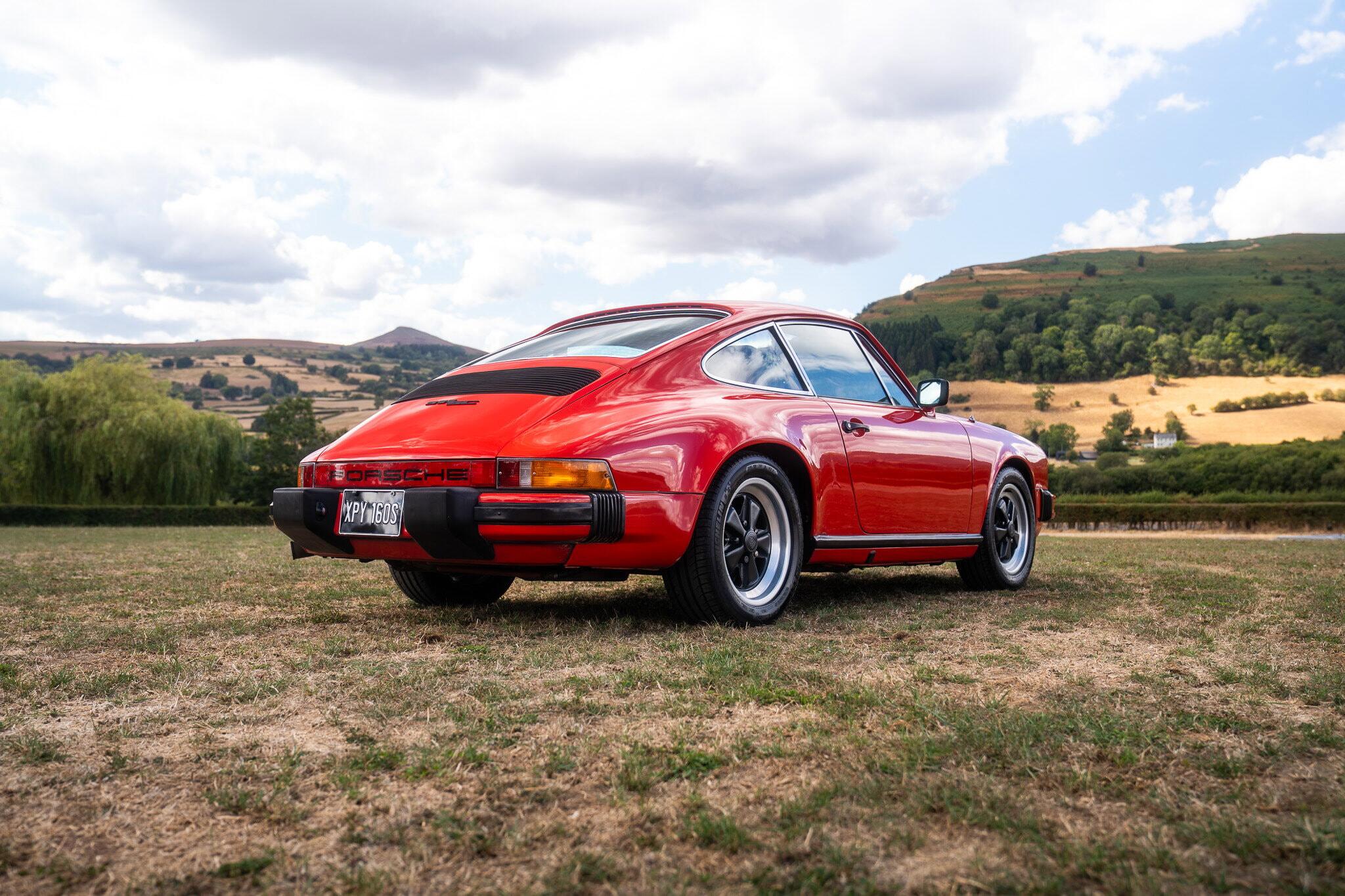 Porsche 911 view 11