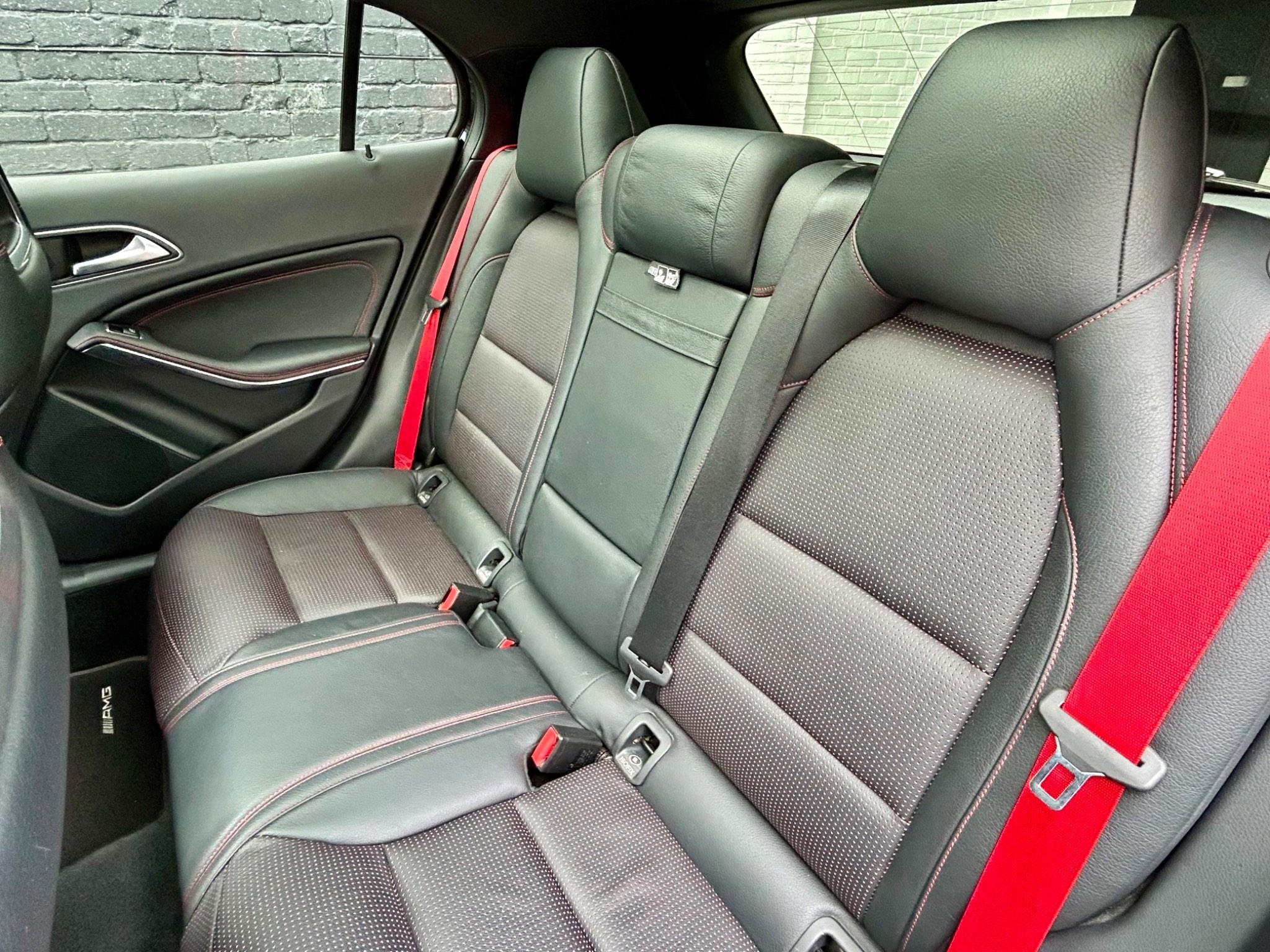 Mercedes-Benz Gla view 24