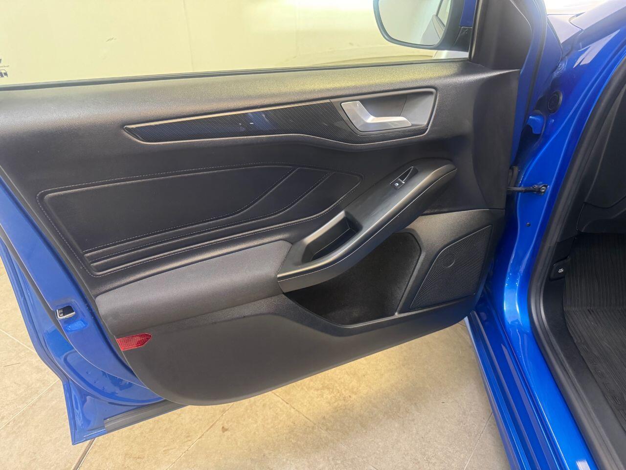 Ford Focus view 40