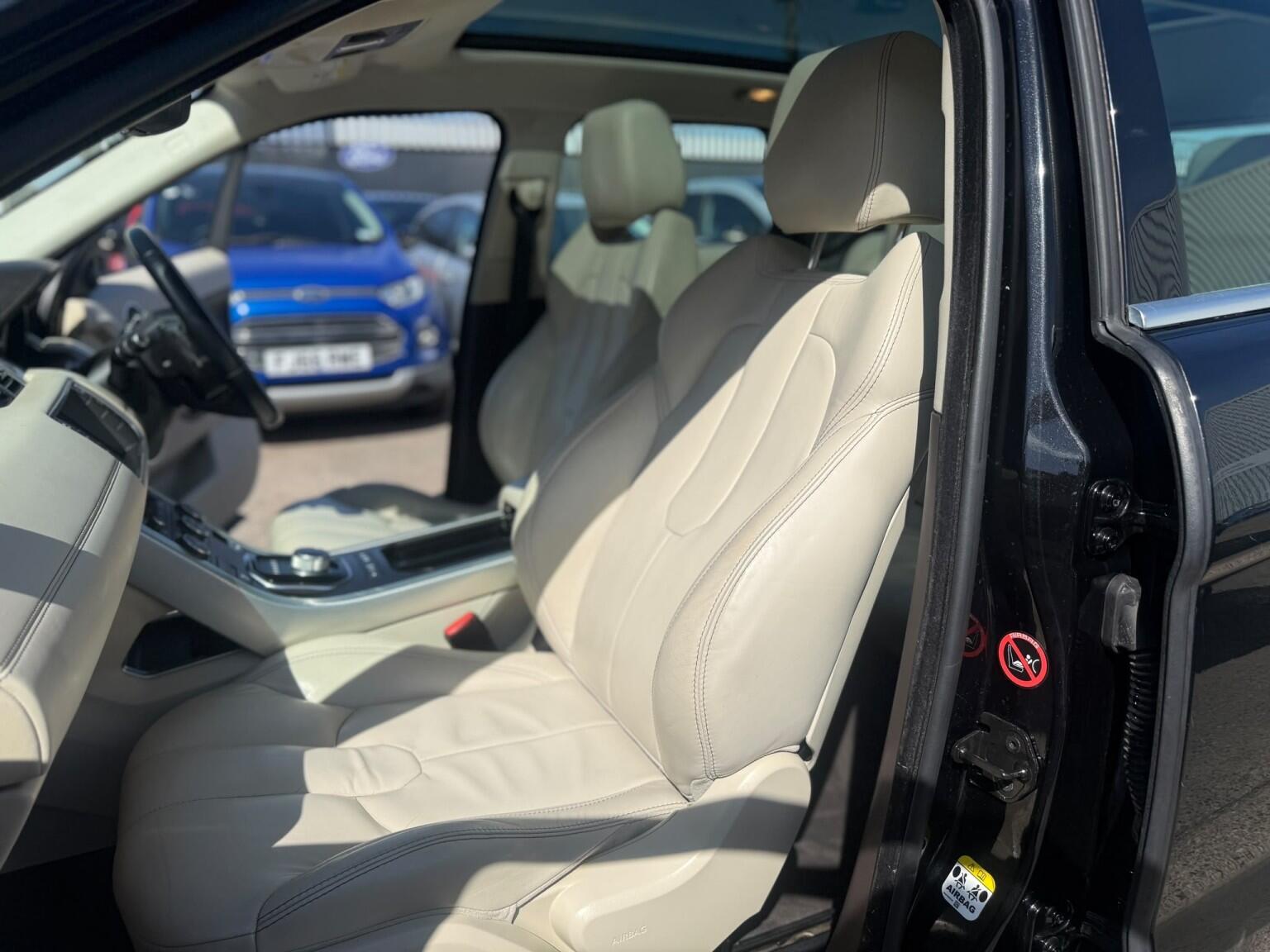 Land Rover Range Rover Evoque view 13