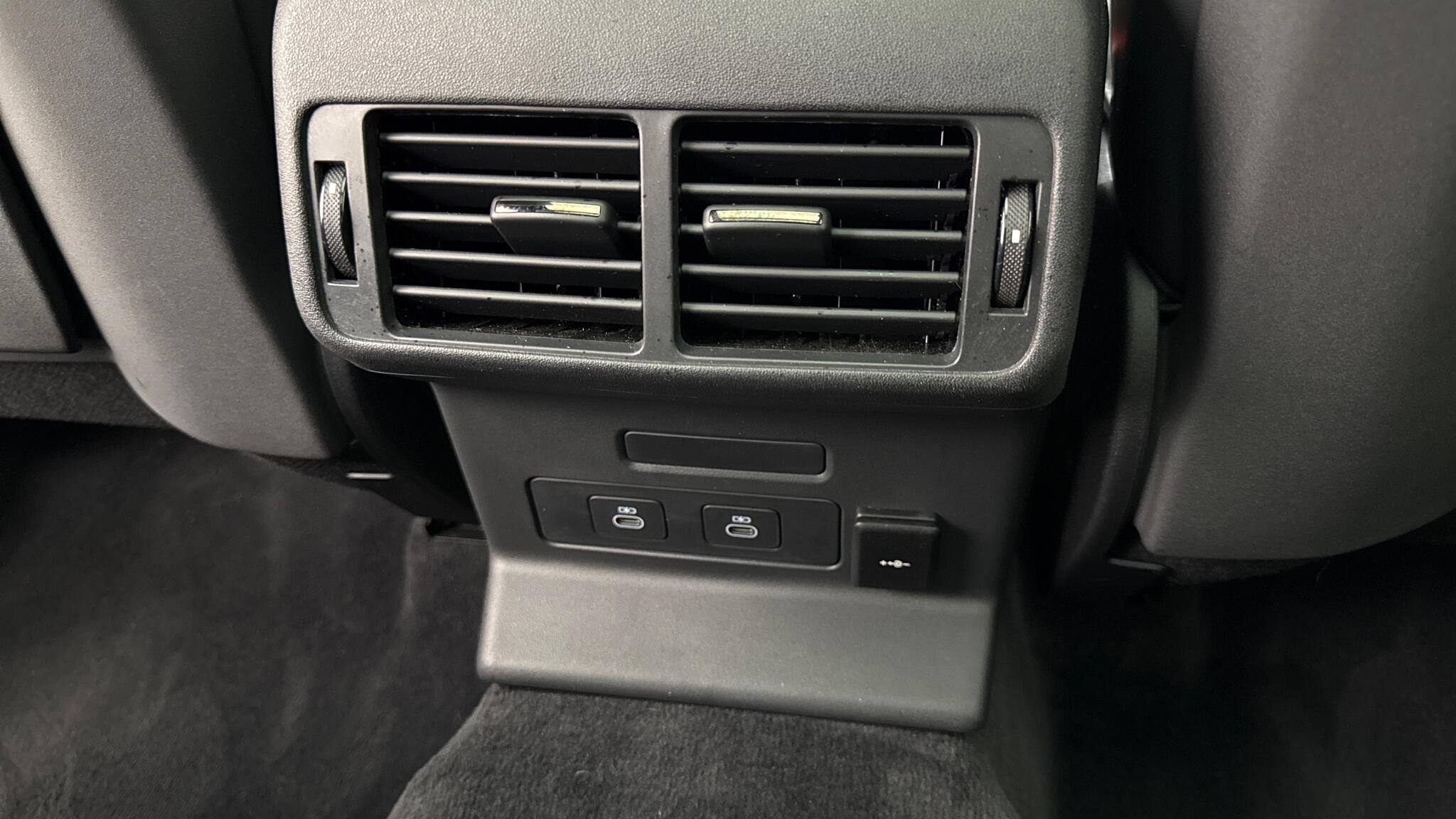 Land Rover Range Rover Velar view 18