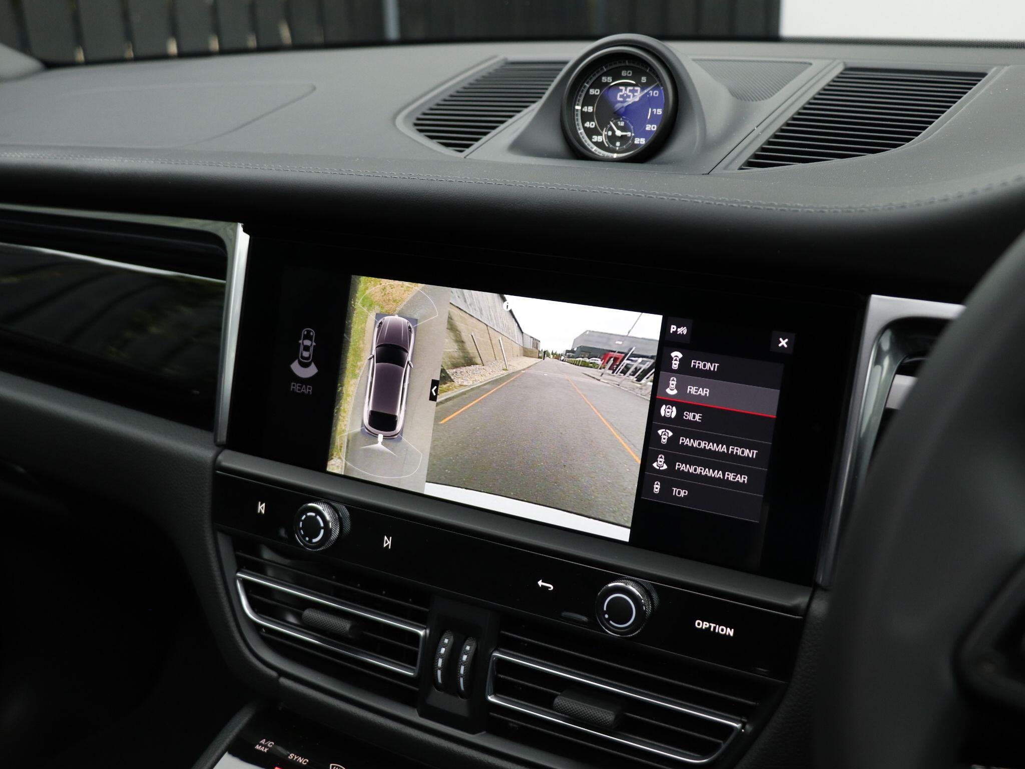 Porsche Macan view 56