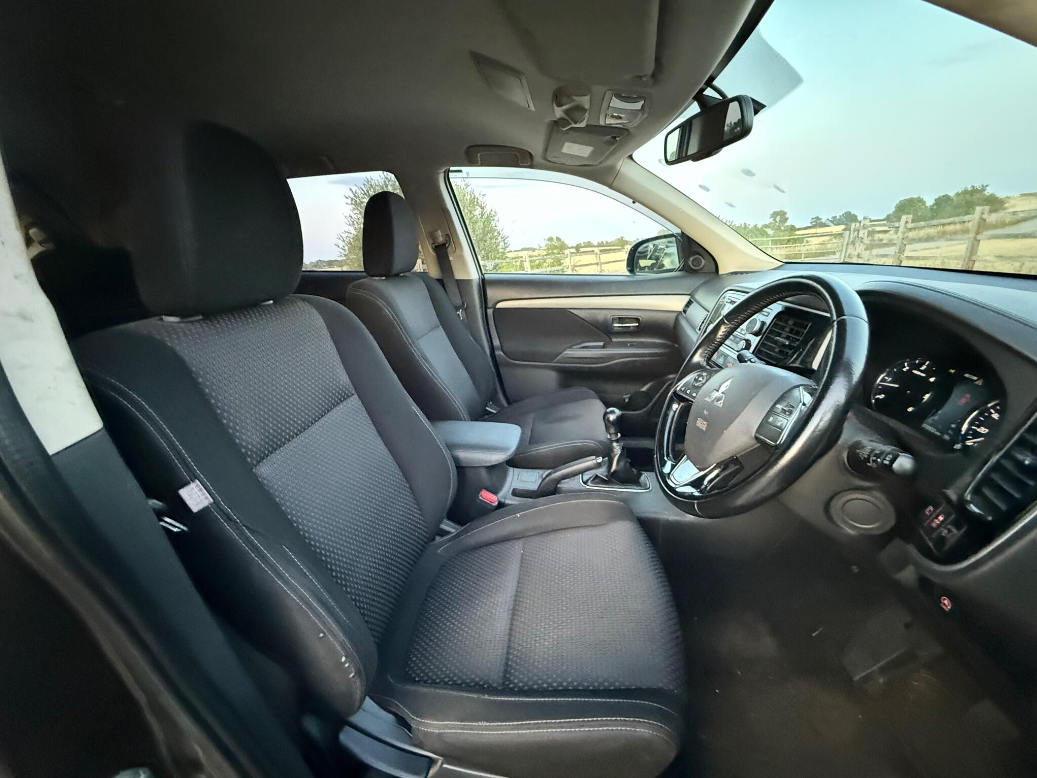 Mitsubishi Outlander 2.2 DI-D GX3 SUV 5dr Diesel Manual 4WD Euro 6 (s/s) (147 ps) — photo 29 of 90