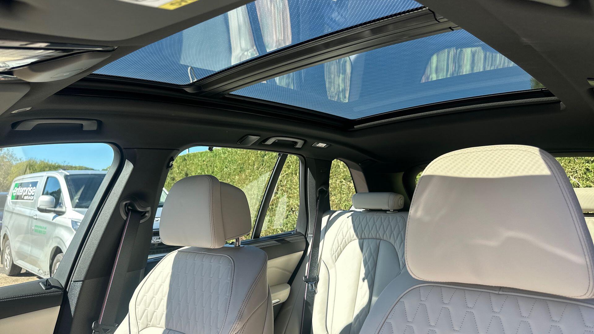 BMW X5 view 21