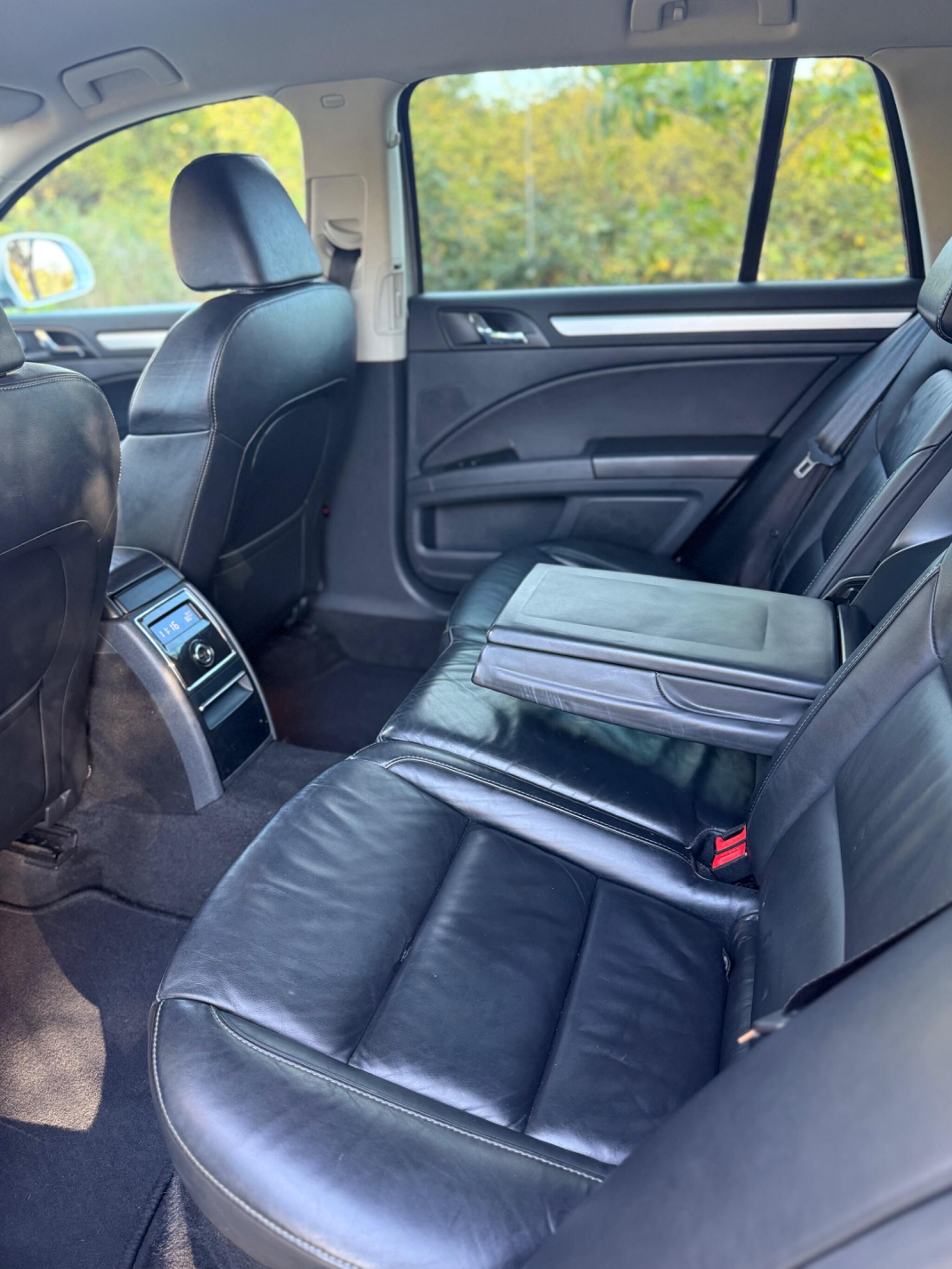 2013 Skoda Superb 2.0 TDI Elegance Euro 5 (s/s) 5dr • 155,000 miles image 16