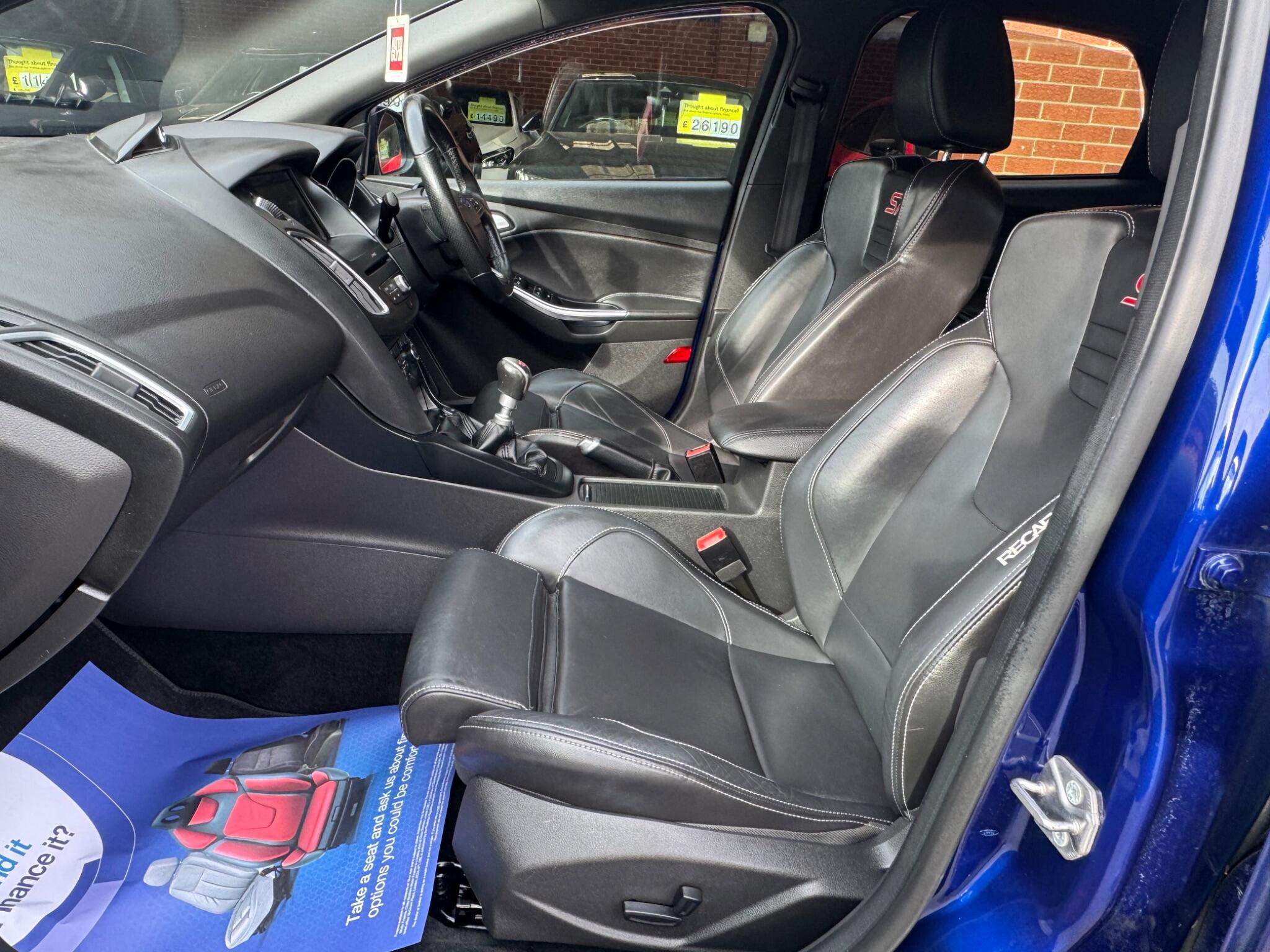 Ford Focus view 6