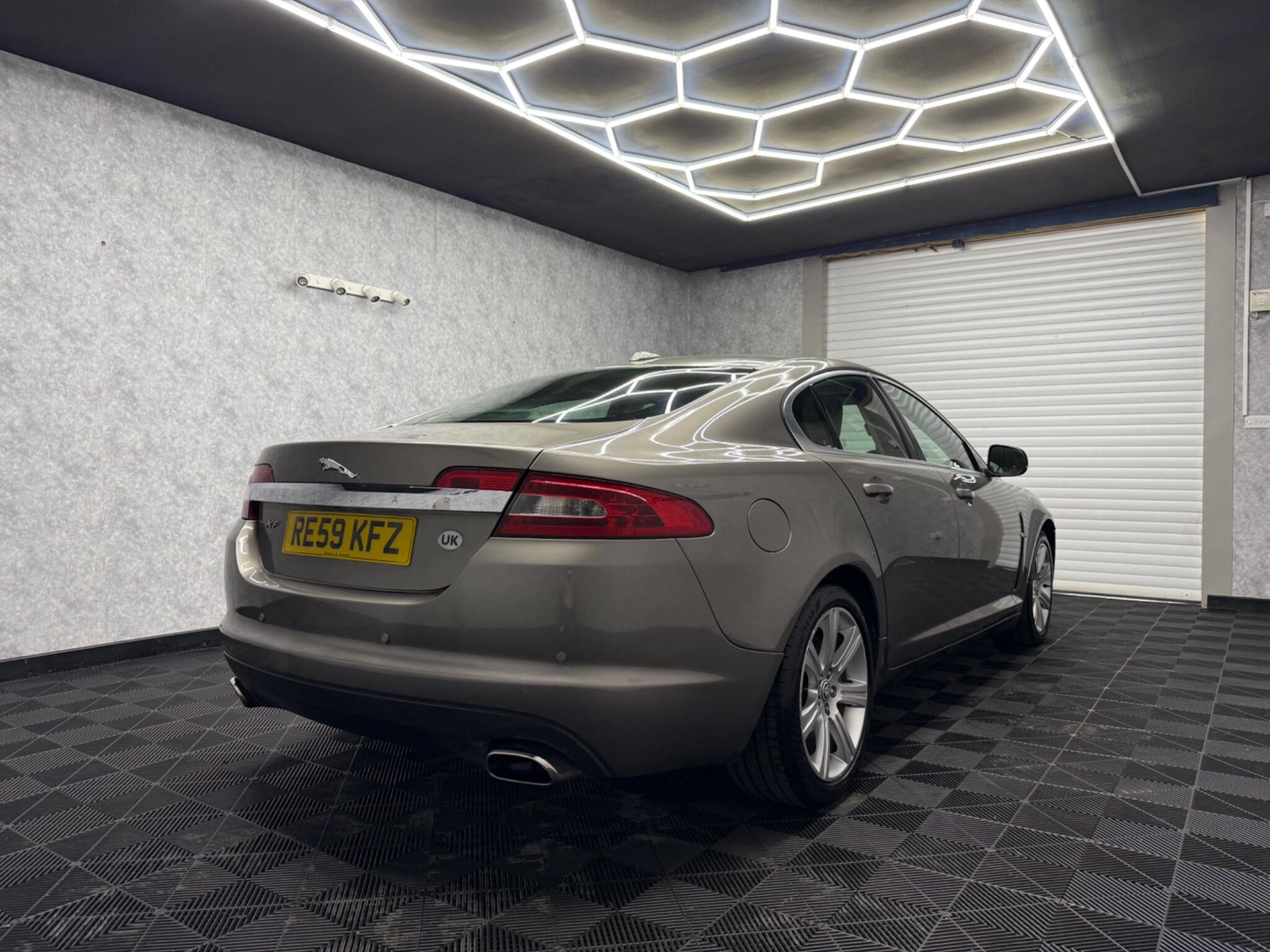 Jaguar XF view 4