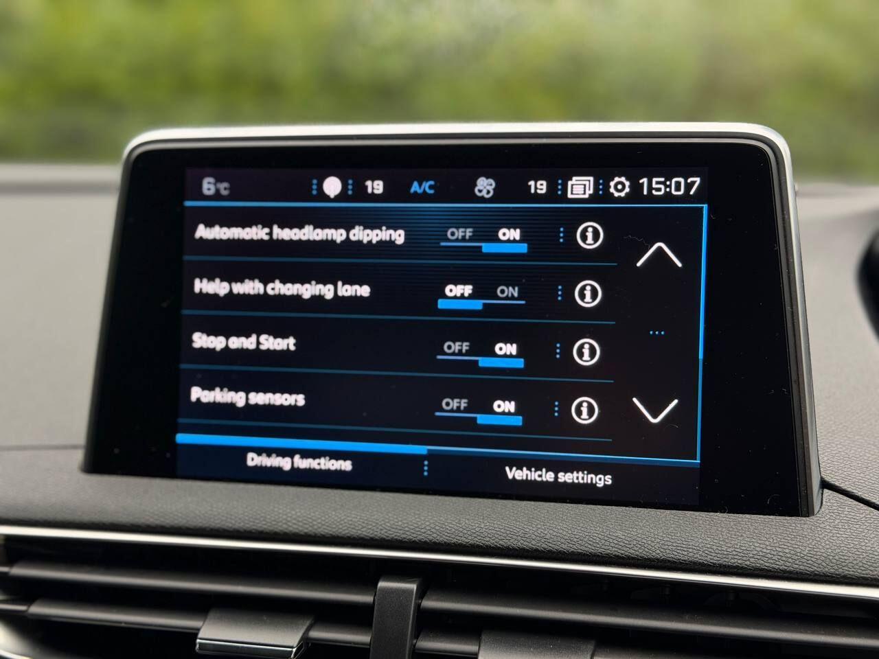 Peugeot 3008 view 45