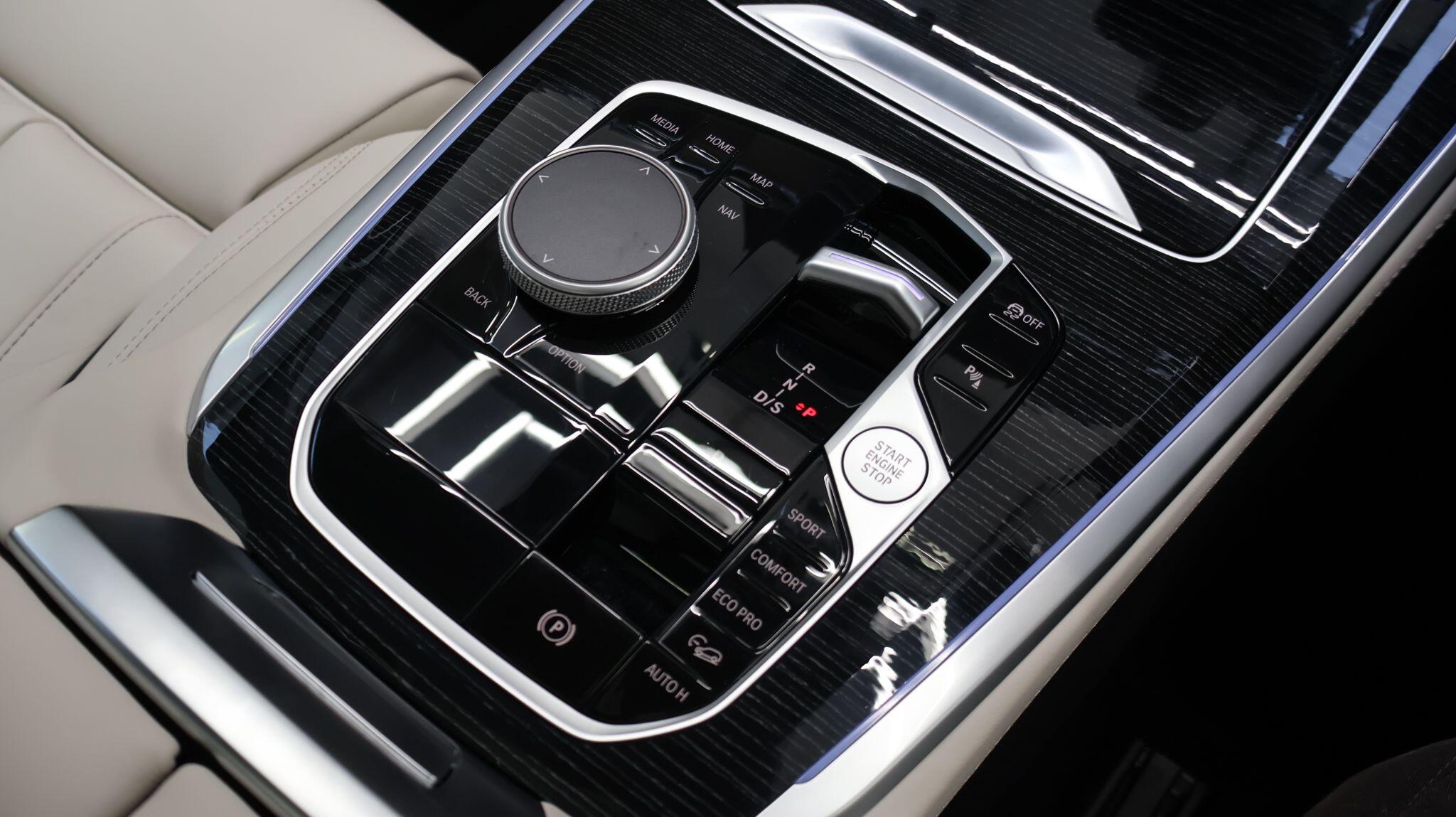 BMW X5 view 9