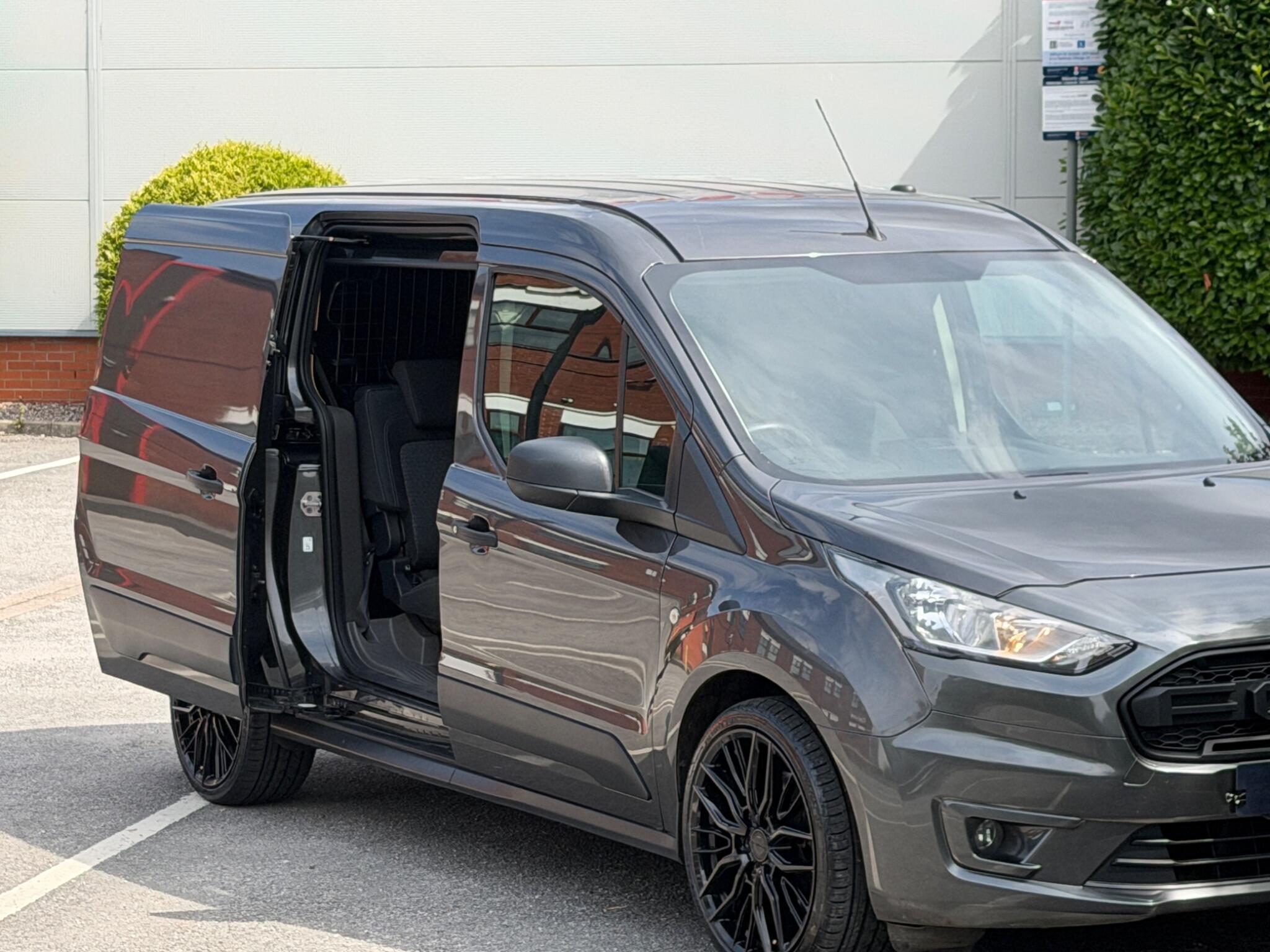 Ford Transit Connect view 3
