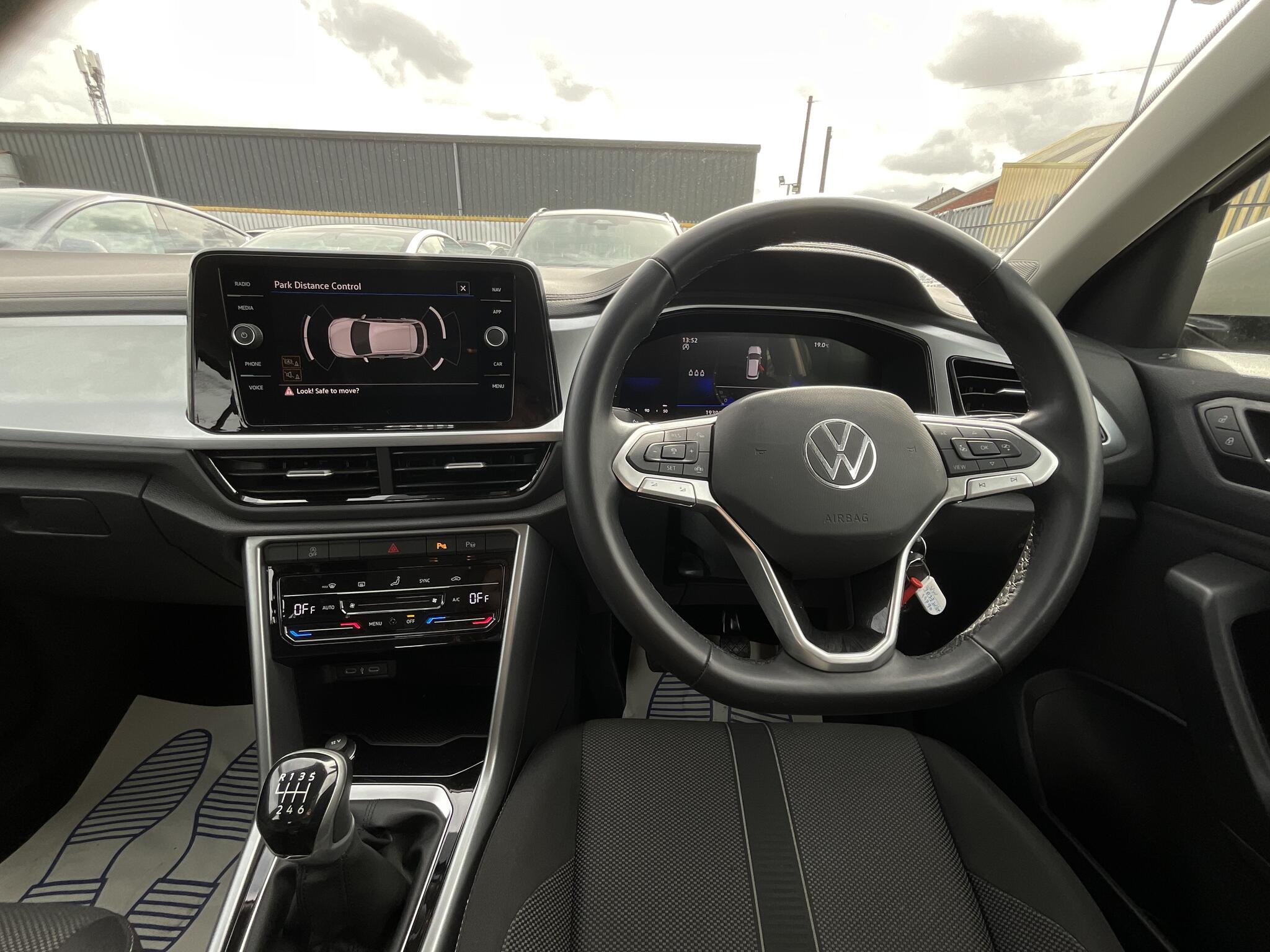 Volkswagen T-Roc view 6