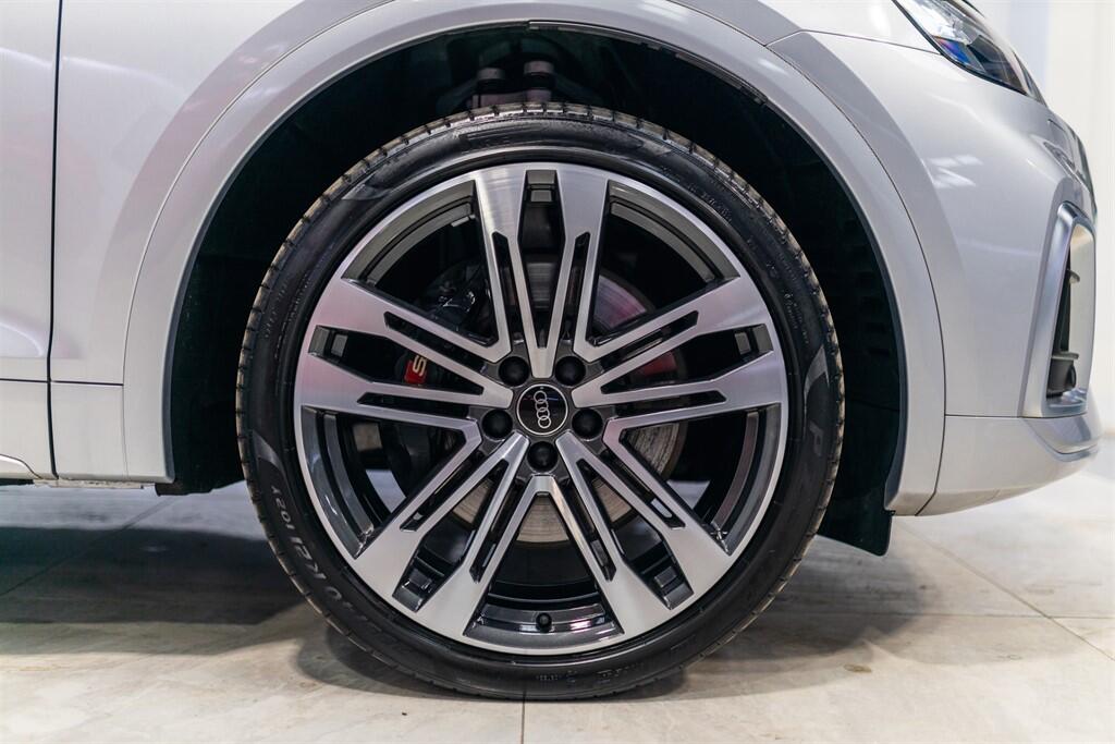 Audi SQ5 view 10