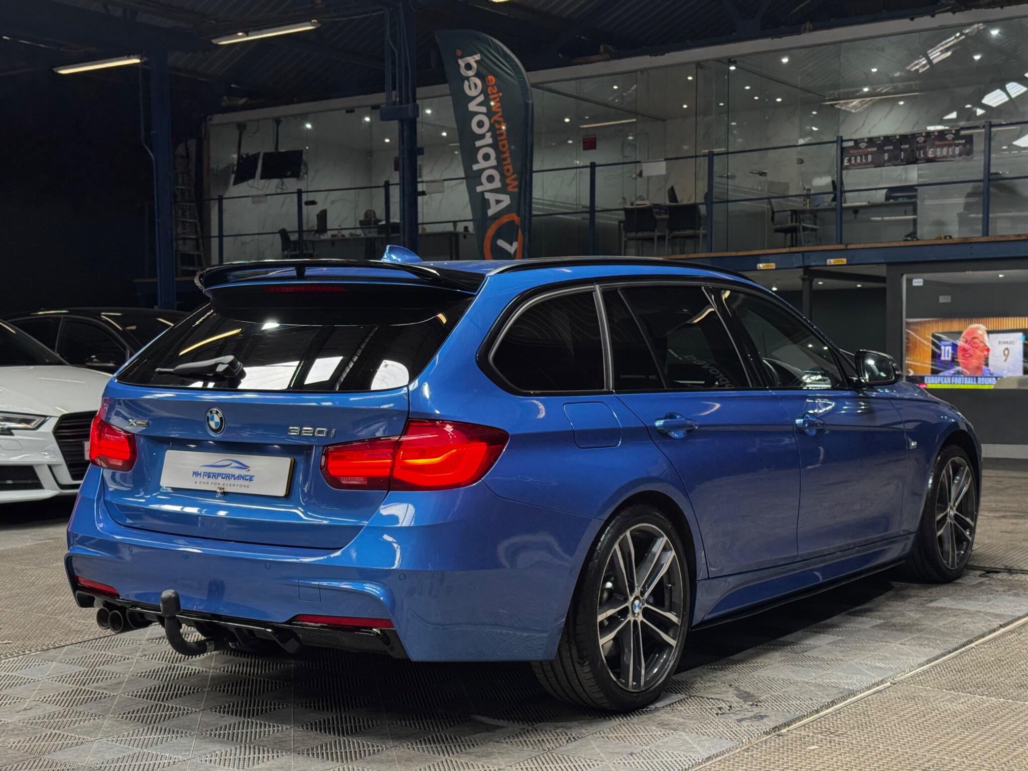 BMW 3 Series view 8
