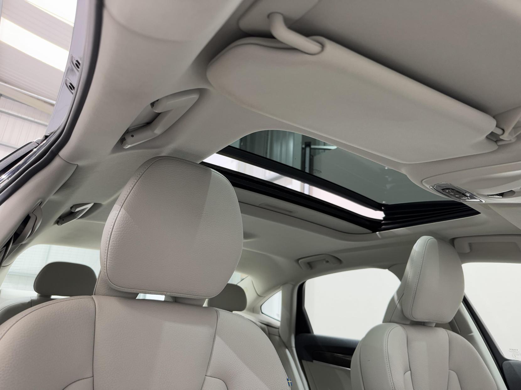 Volvo S90 view 22