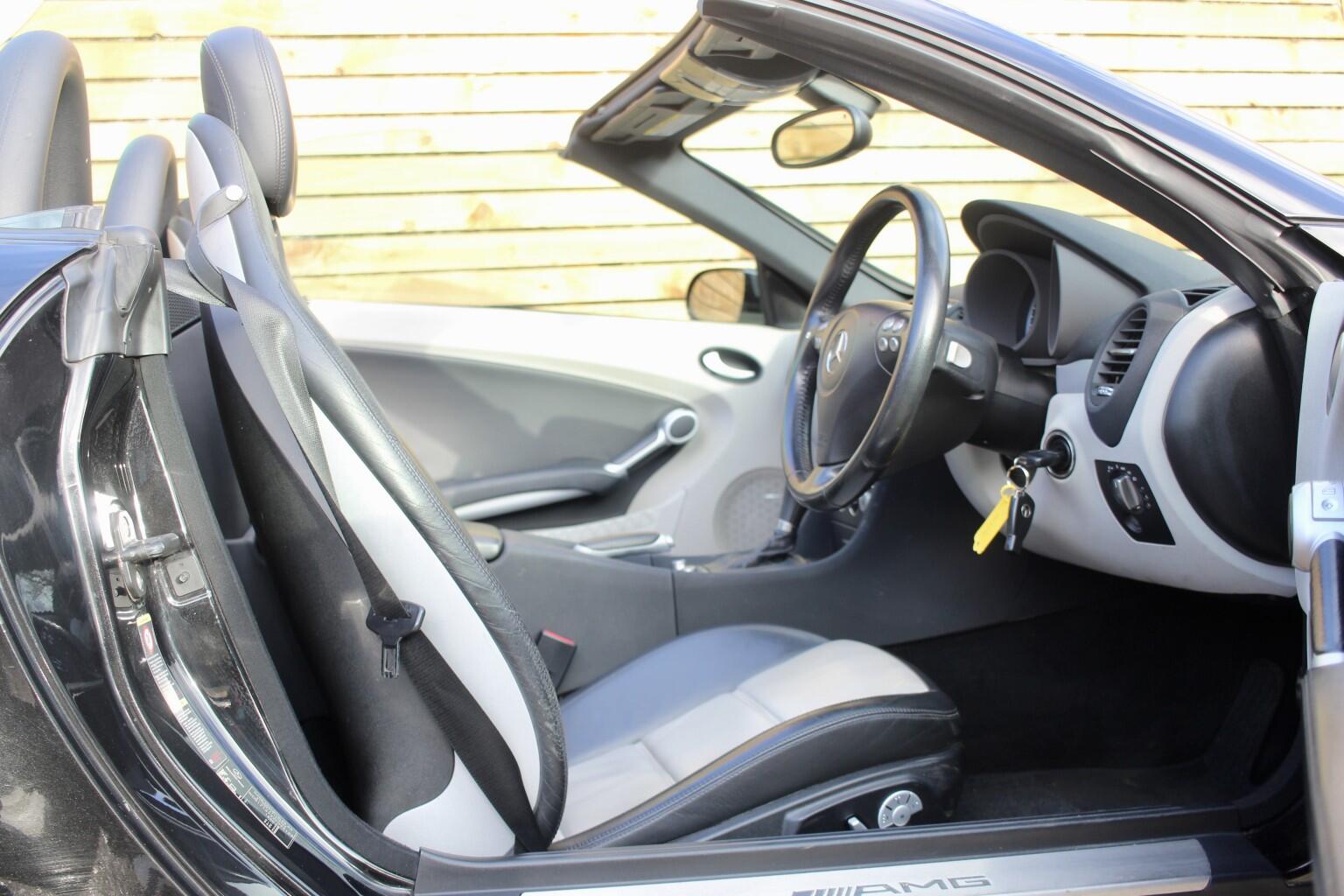 Mercedes-Benz SLK view 3
