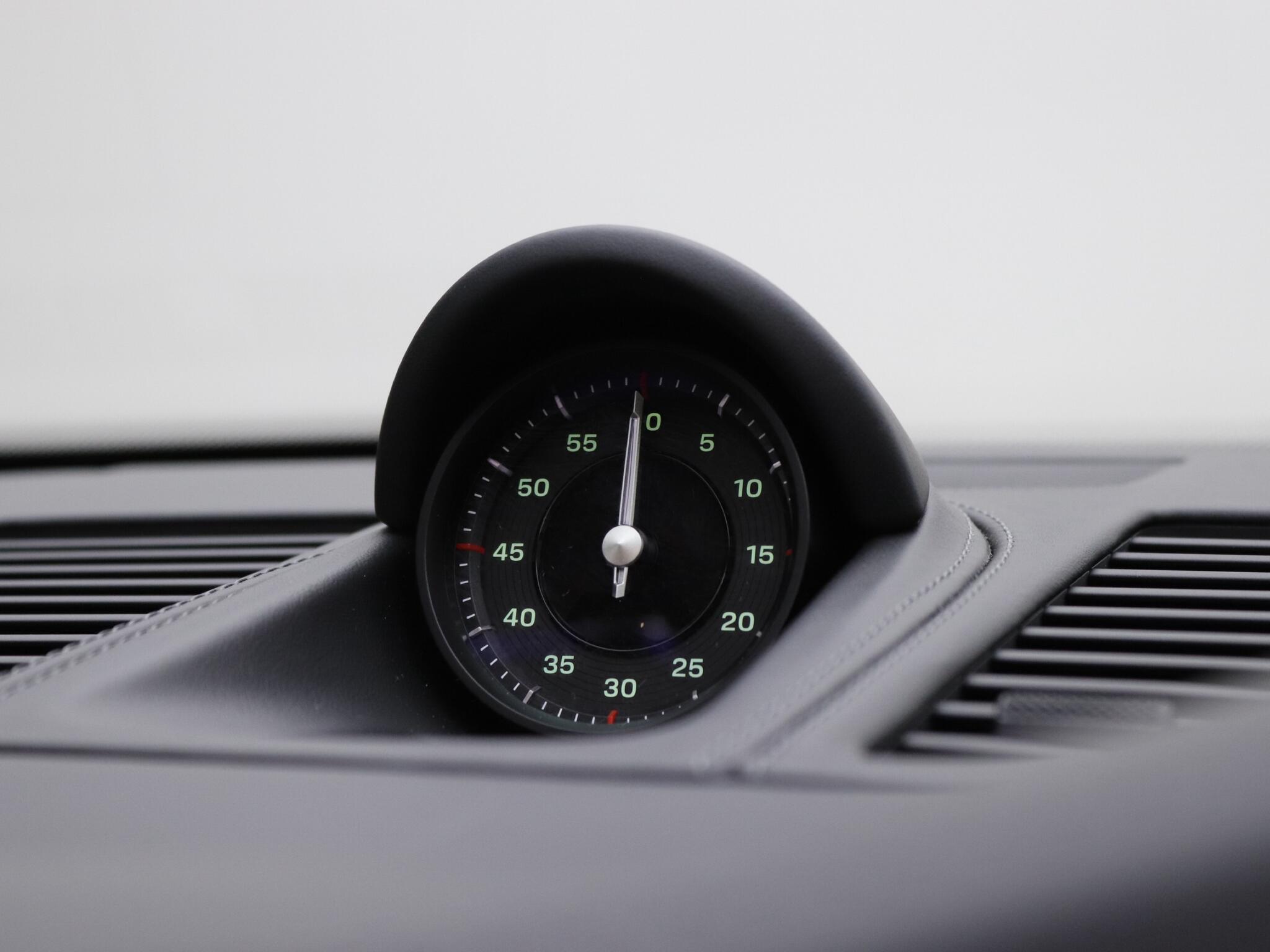 Porsche 911 view 17