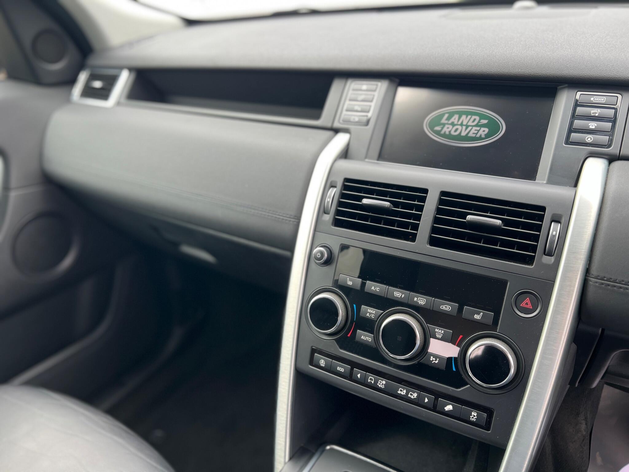 Land Rover Discovery Sport view 34